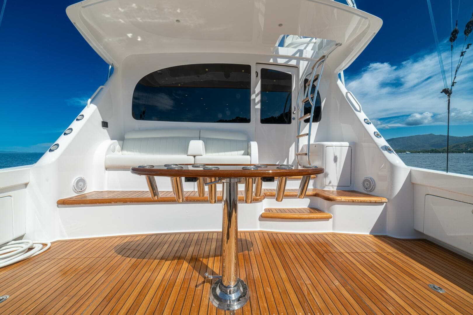 2025 Viking 58 Convertible — photo 4