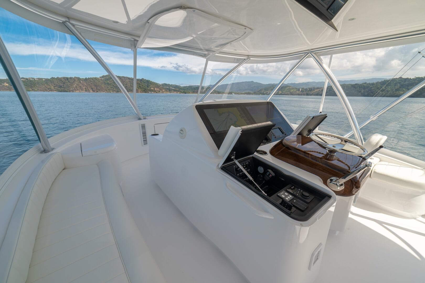 2025 Viking 58 Convertible — photo 37