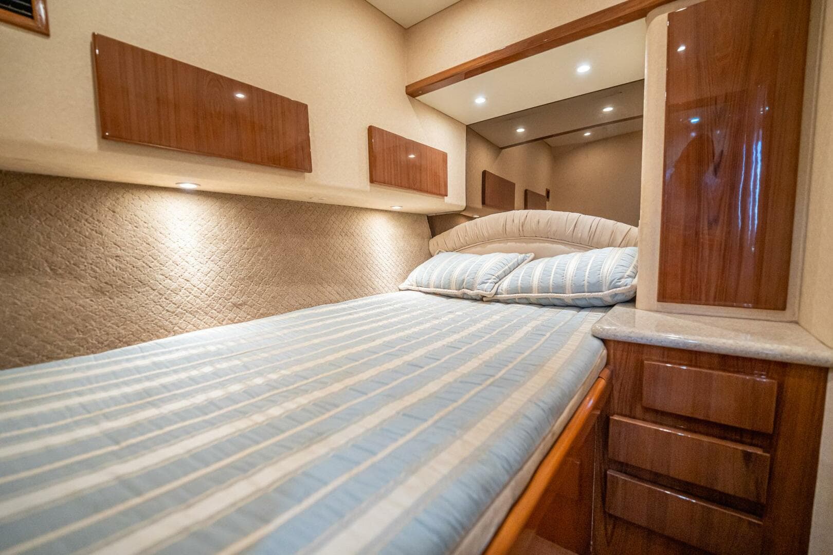 2007 Egg Harbor 43 Sport Fisherman — photo 34