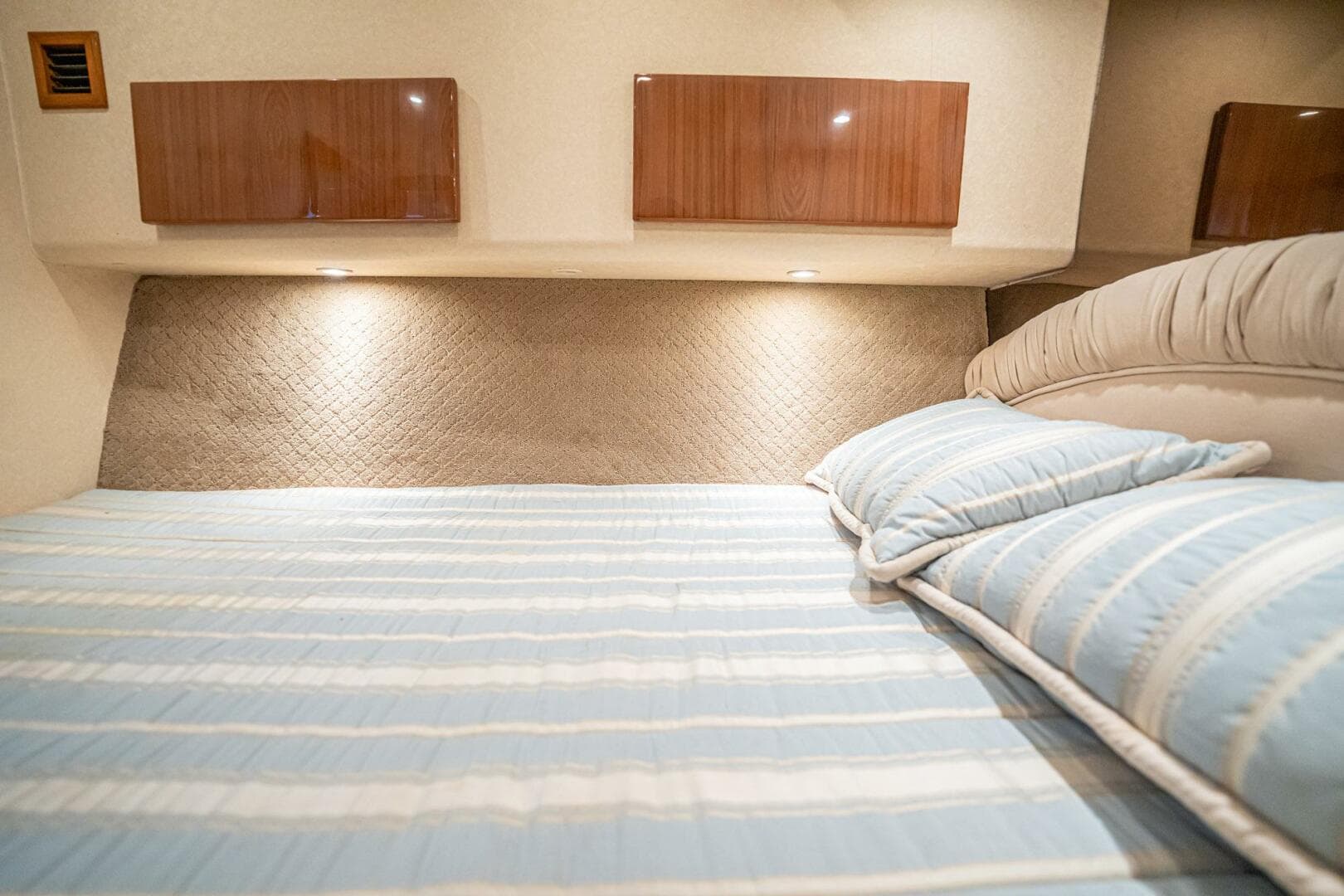 2007 Egg Harbor 43 Sport Fisherman — photo 35