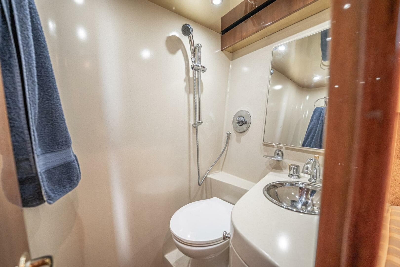 2007 Egg Harbor 43 Sport Fisherman — photo 36