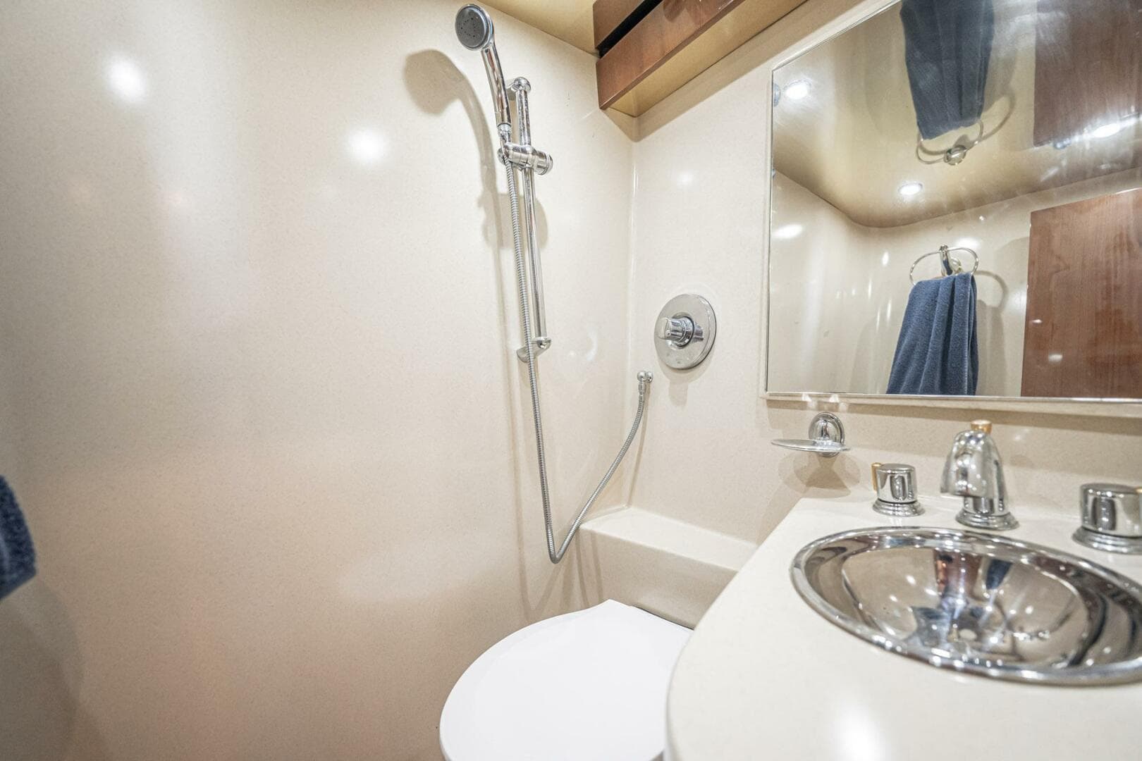 2007 Egg Harbor 43 Sport Fisherman — photo 37