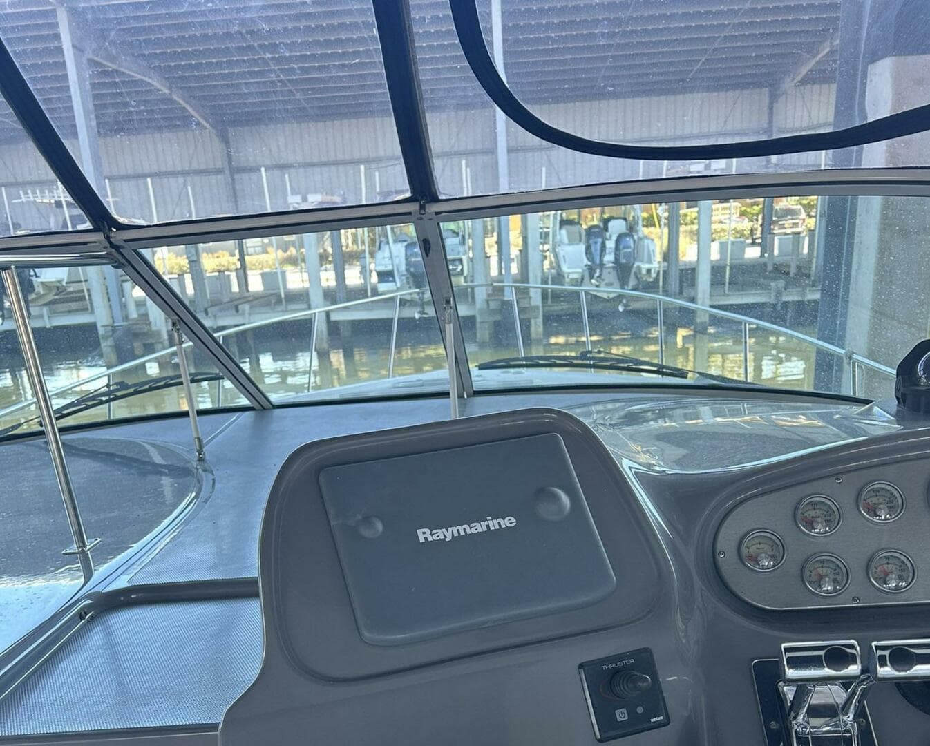 2006 Cruisers Yachts 370 Express — photo 11