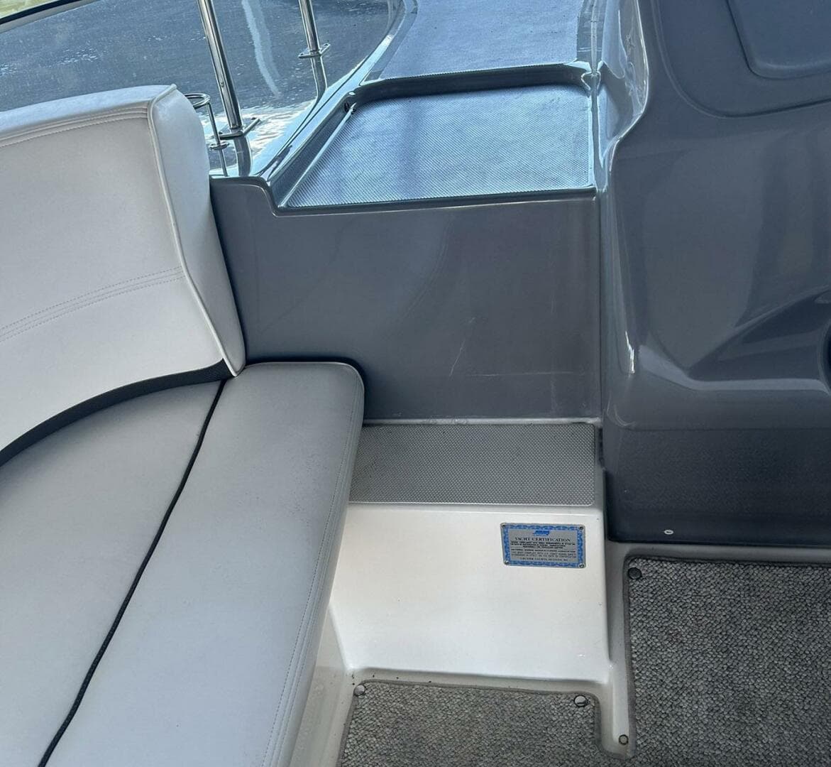 2006 Cruisers Yachts 370 Express — photo 12