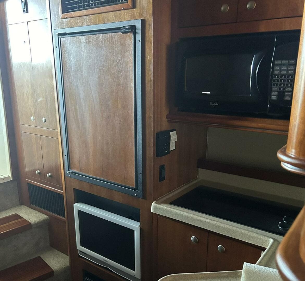 2006 Cruisers Yachts 370 Express — photo 8