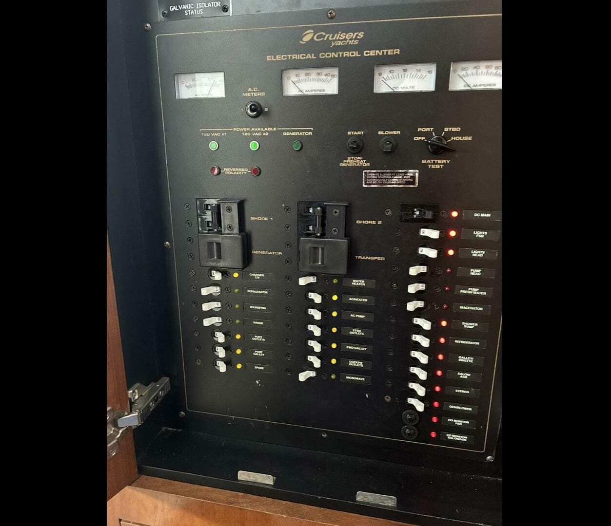 2006 Cruisers Yachts 370 Express — photo 15