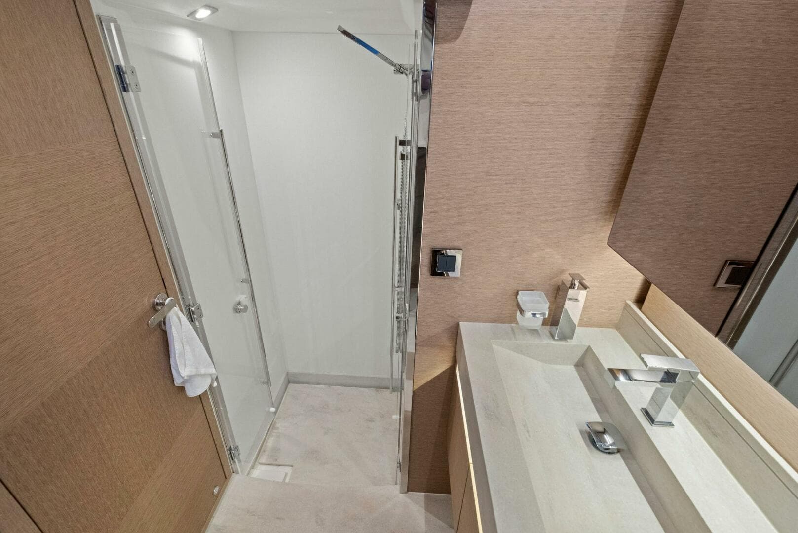 2022 Prestige 520 Flybridge — photo 44