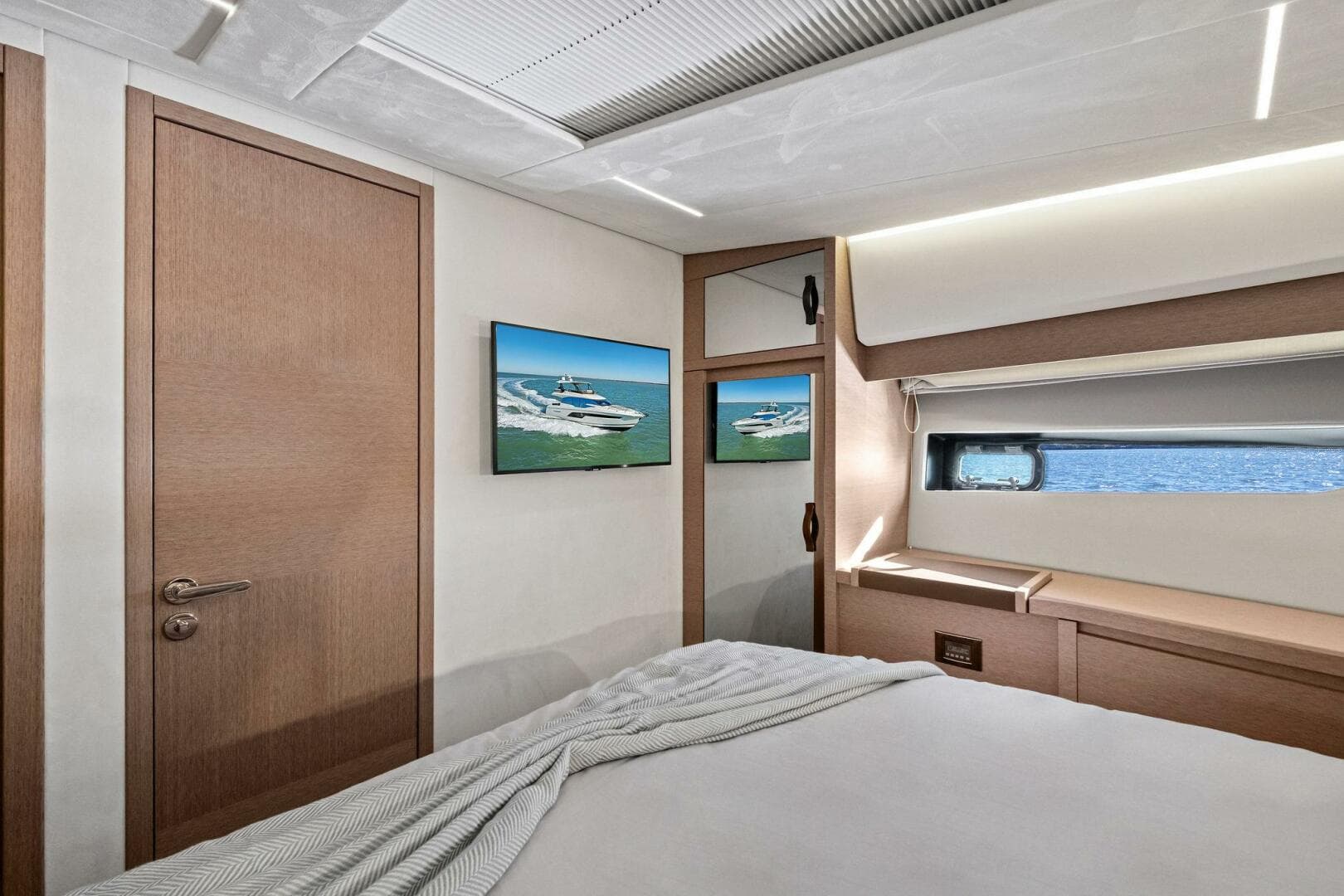 2022 Prestige 520 Flybridge — photo 33