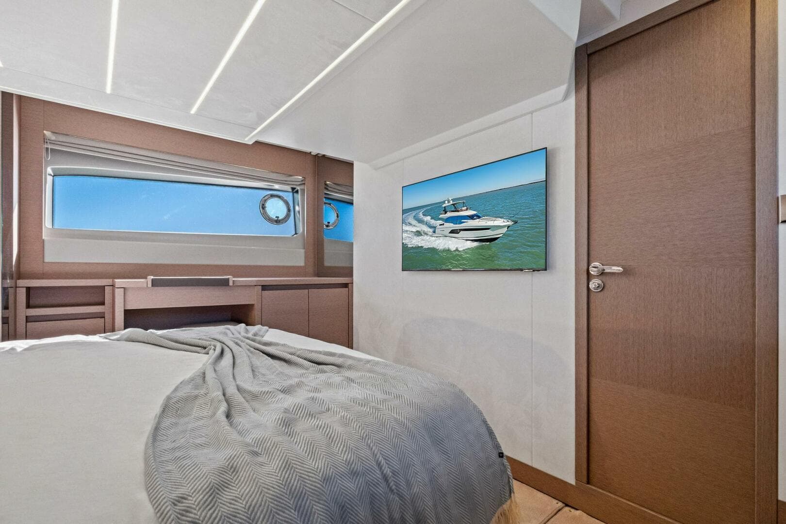 2022 Prestige 520 Flybridge — photo 38