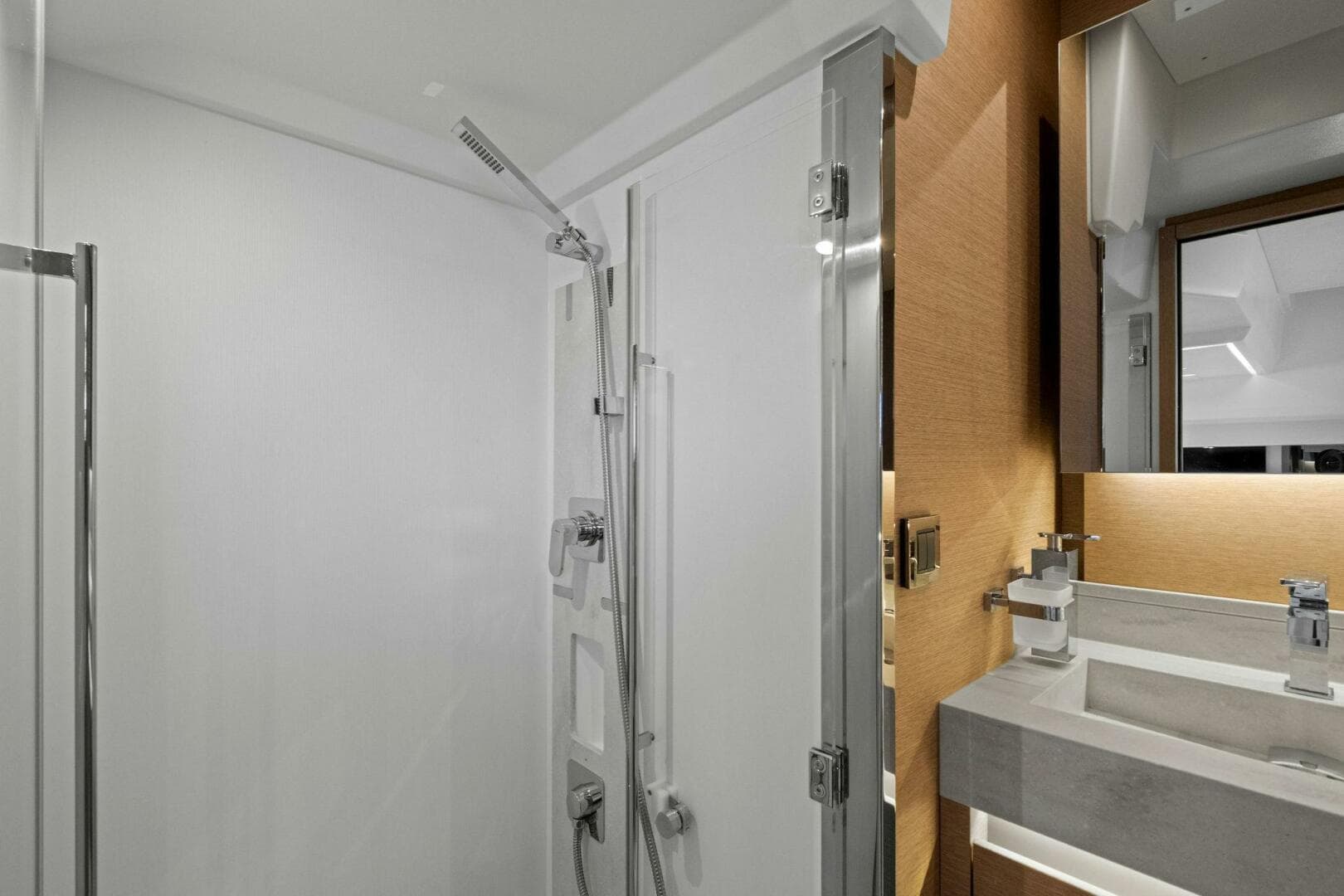 2022 Prestige 520 Flybridge — photo 42