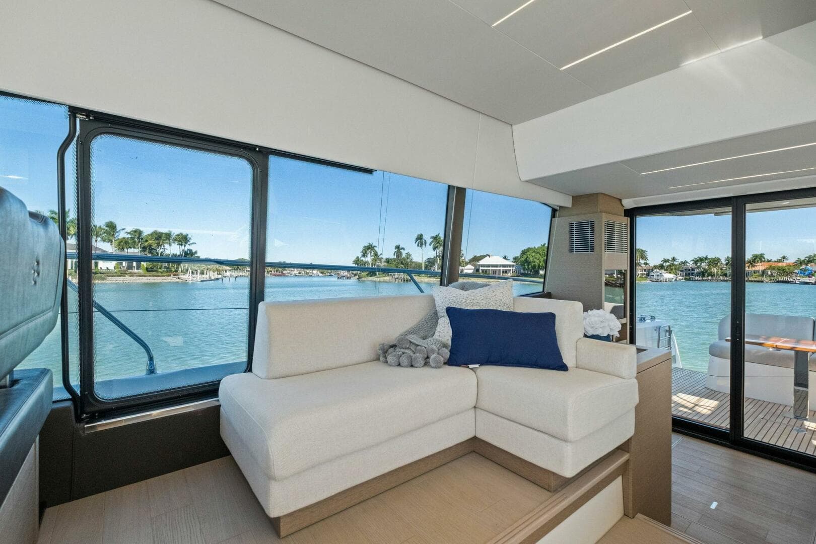 2022 Prestige 520 Flybridge — photo 22