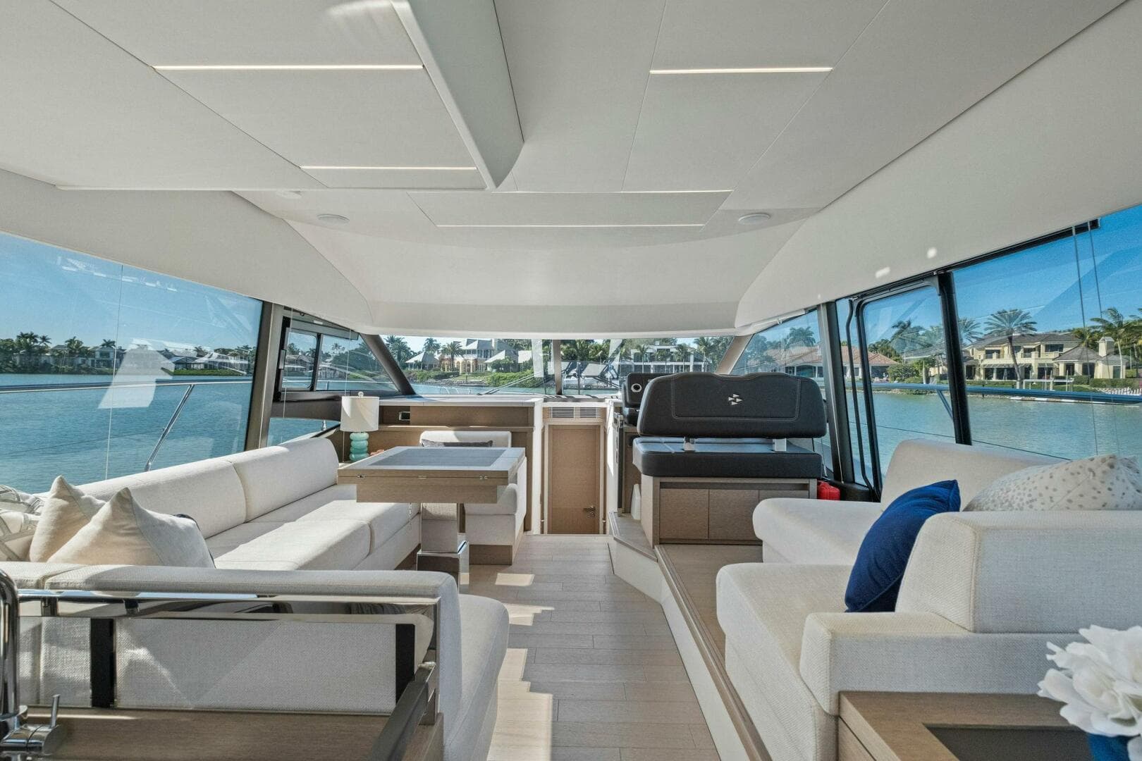 2022 Prestige 520 Flybridge — photo 3