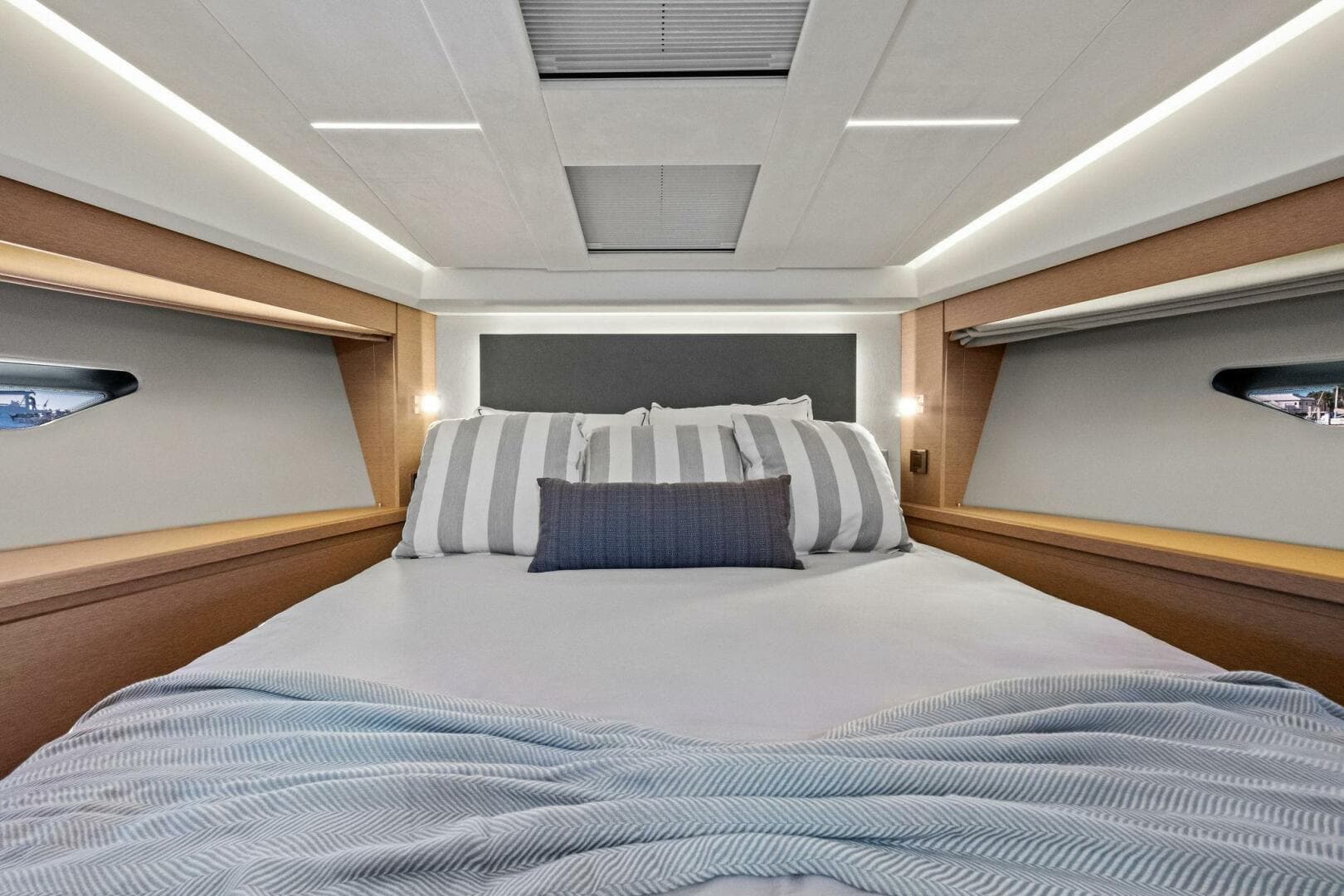 2022 Prestige 520 Flybridge — photo 32