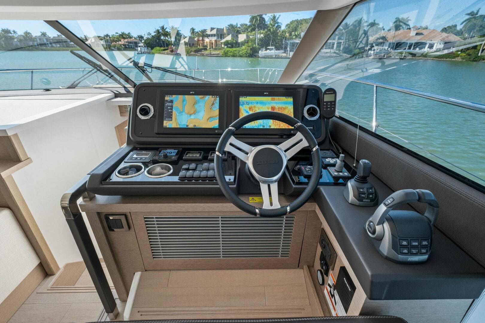 2022 Prestige 520 Flybridge — photo 2