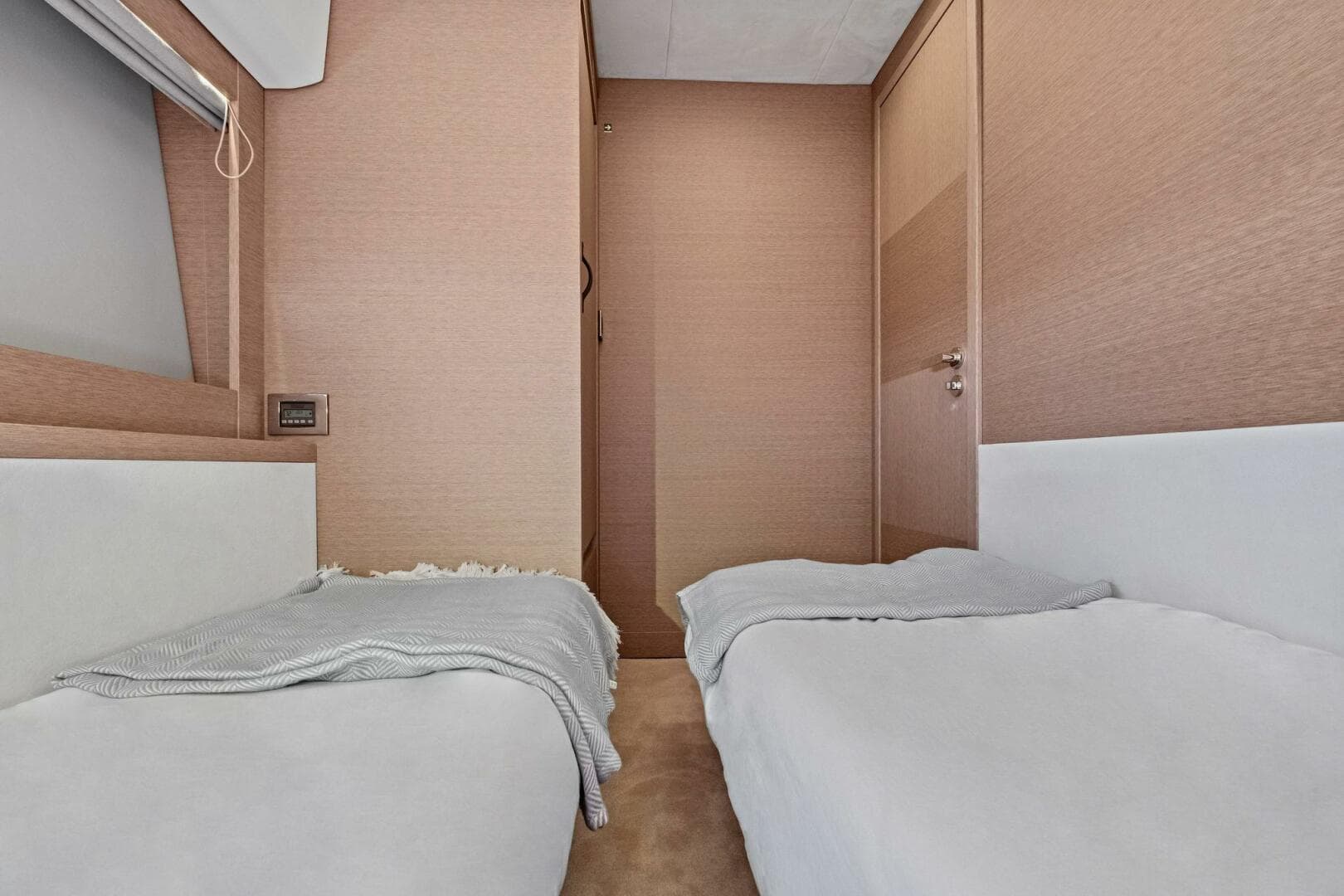 2022 Prestige 520 Flybridge — photo 37