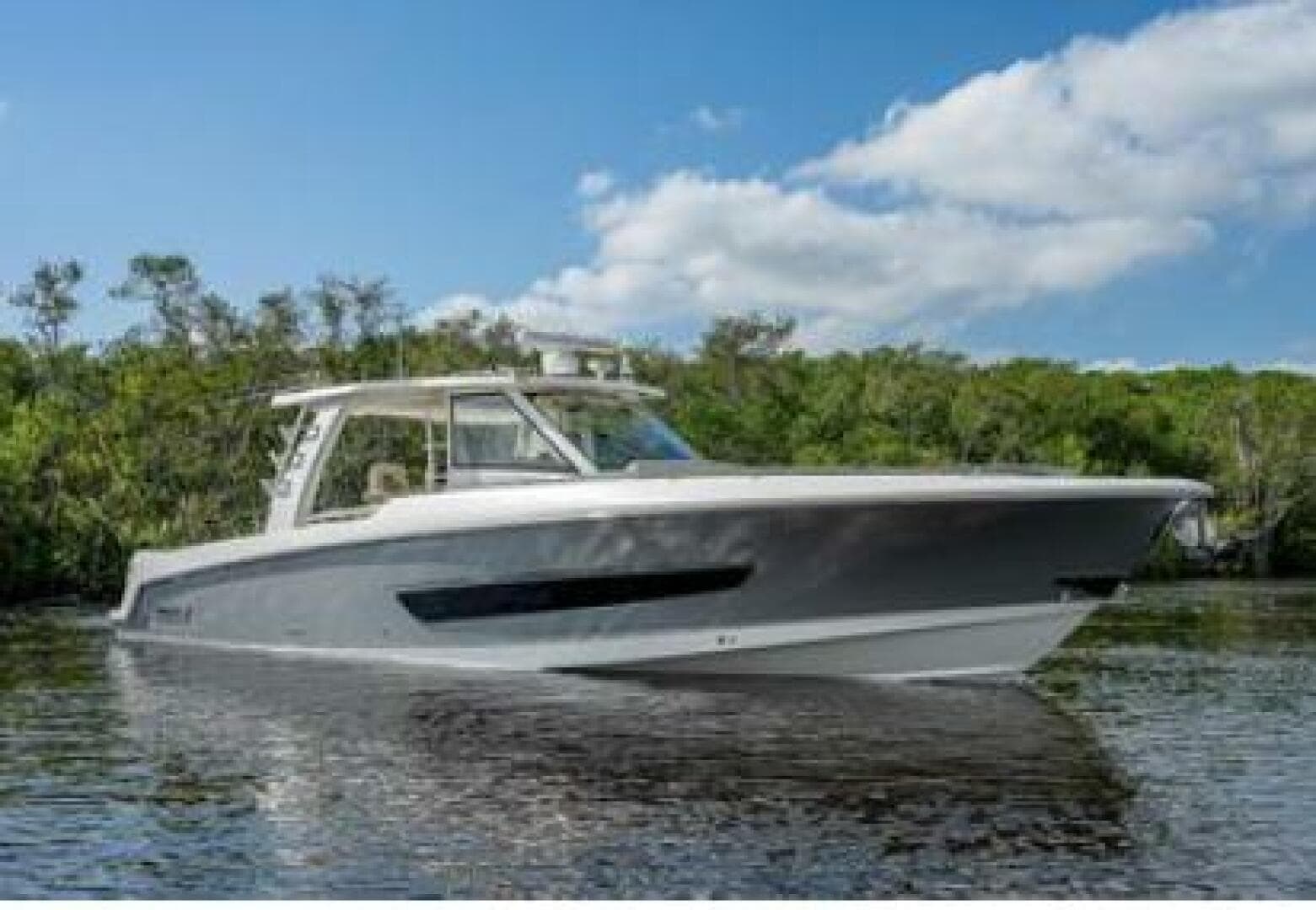 2020 Boston Whaler Outrage — photo 17