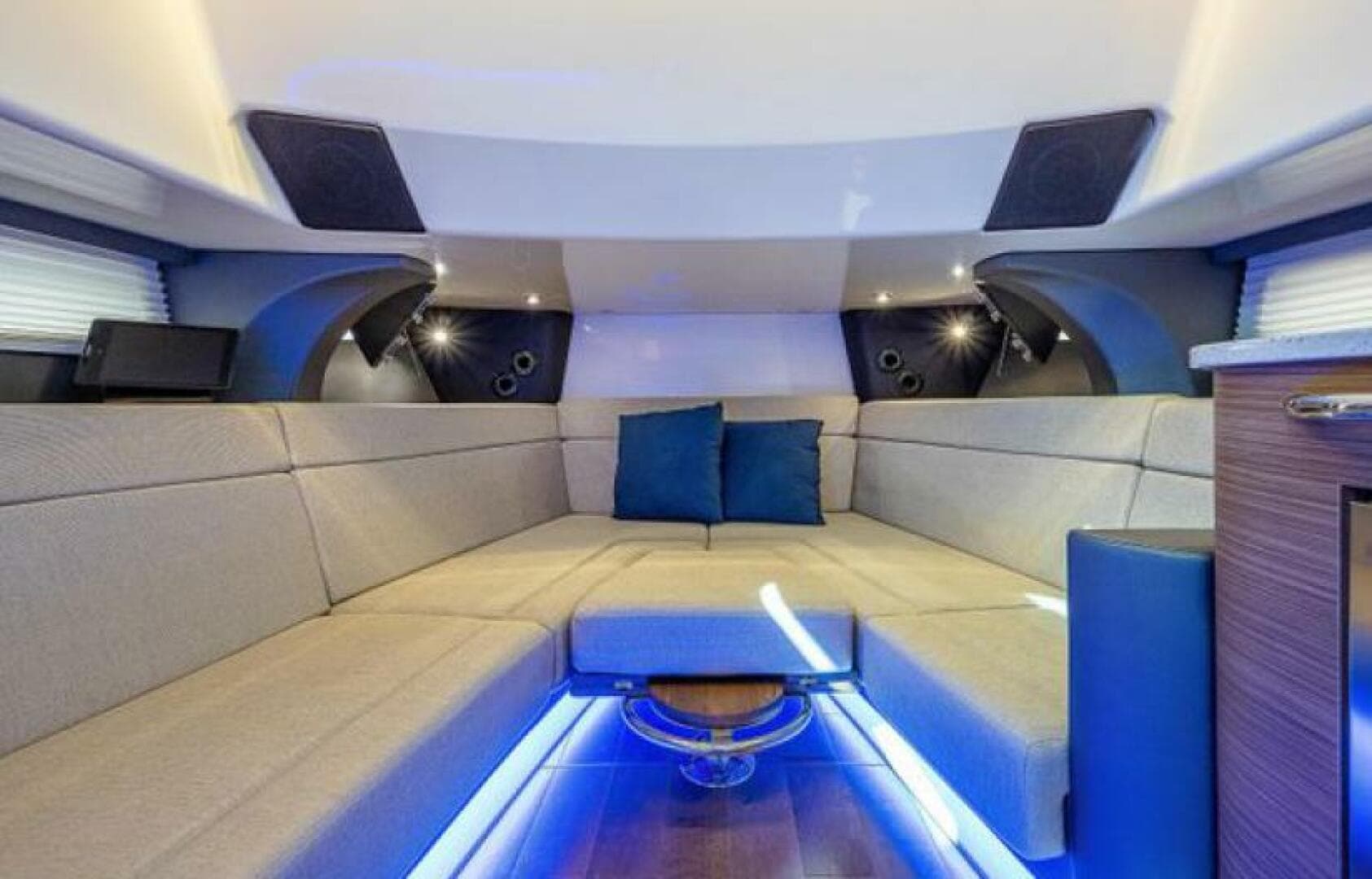 2020 Boston Whaler Outrage — photo 14