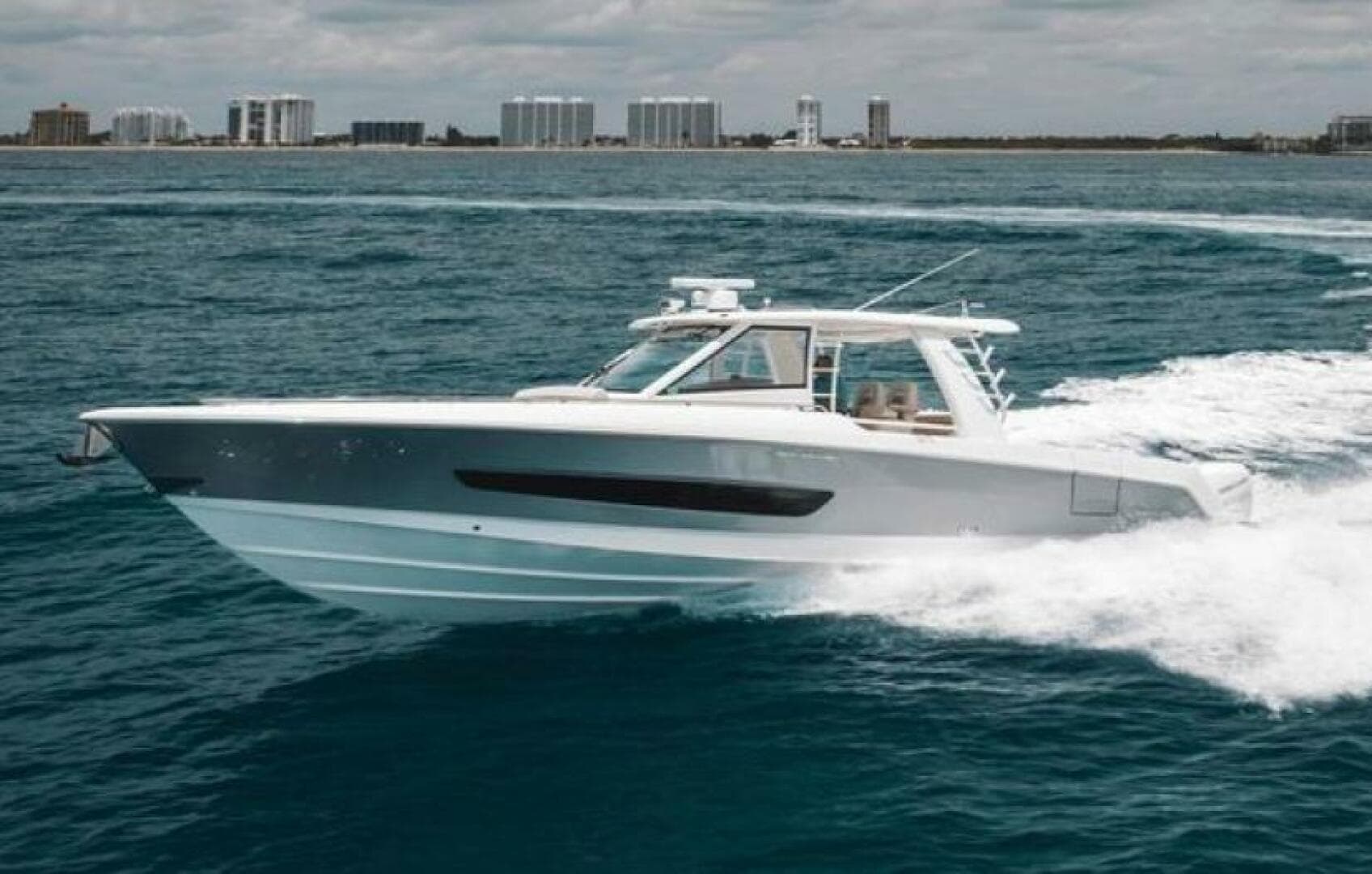 2020 Boston Whaler Outrage — photo 16