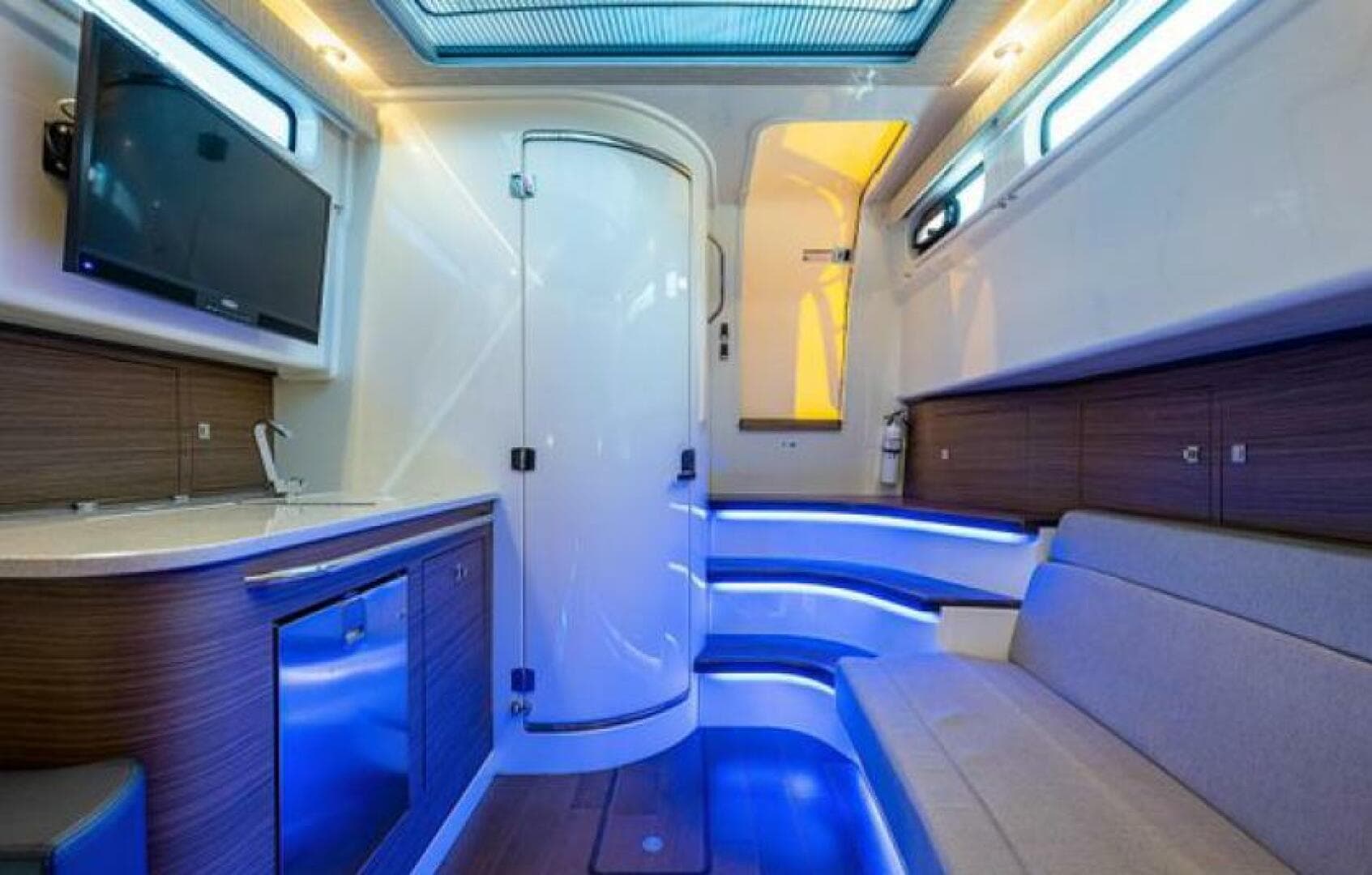 2020 Boston Whaler Outrage — photo 13