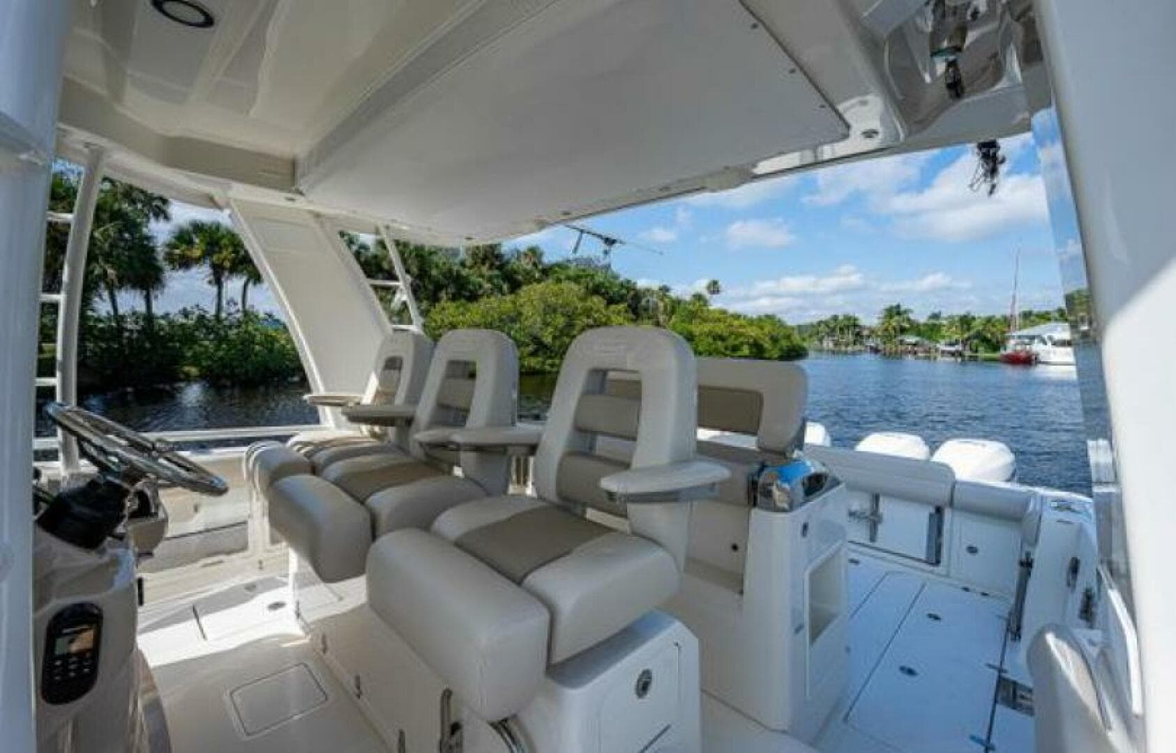 2020 Boston Whaler Outrage — photo 8
