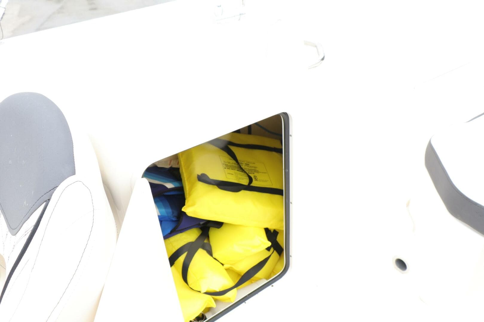 2022 Bayliner DX 2200 — photo 24