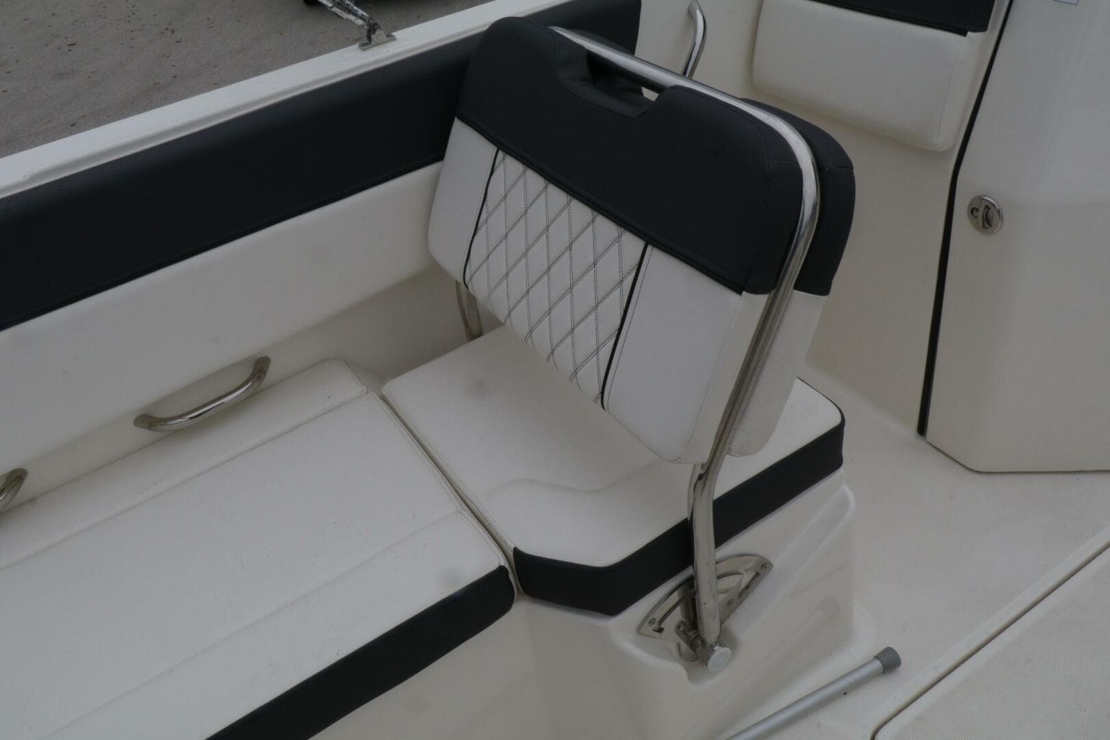 2022 Bayliner DX 2200 — photo 22