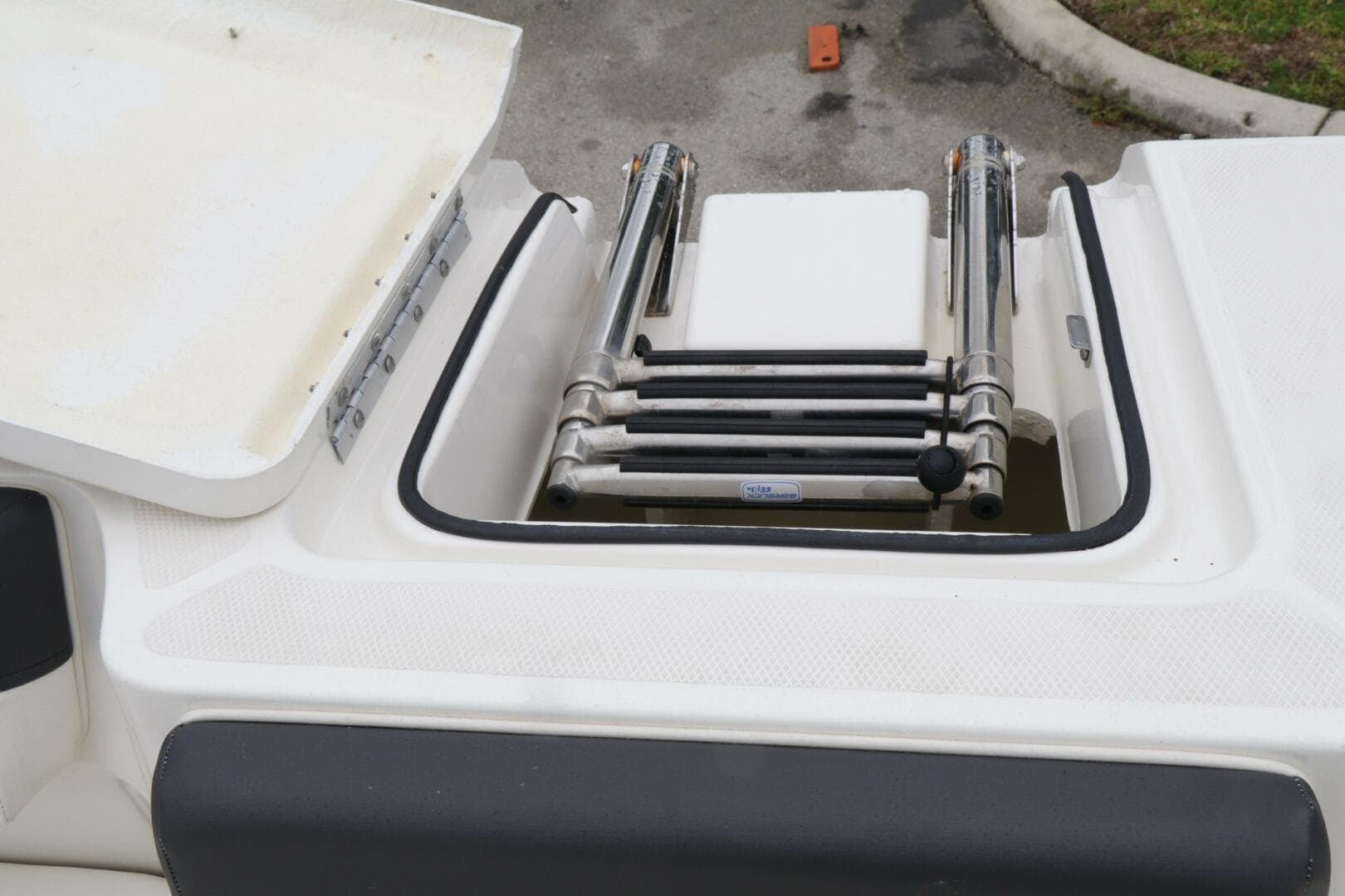 2022 Bayliner DX 2200 — photo 18