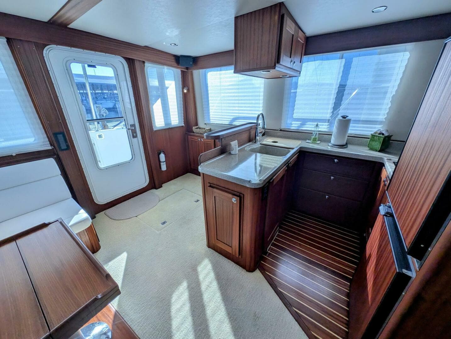 2015 American Tug — photo 36