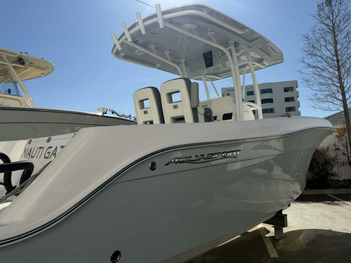 2021 Aquasport 2500 Center Console — photo 6