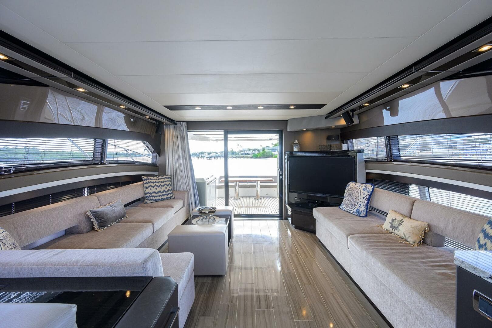 2016 Marquis 660 Sport Yacht — photo 4