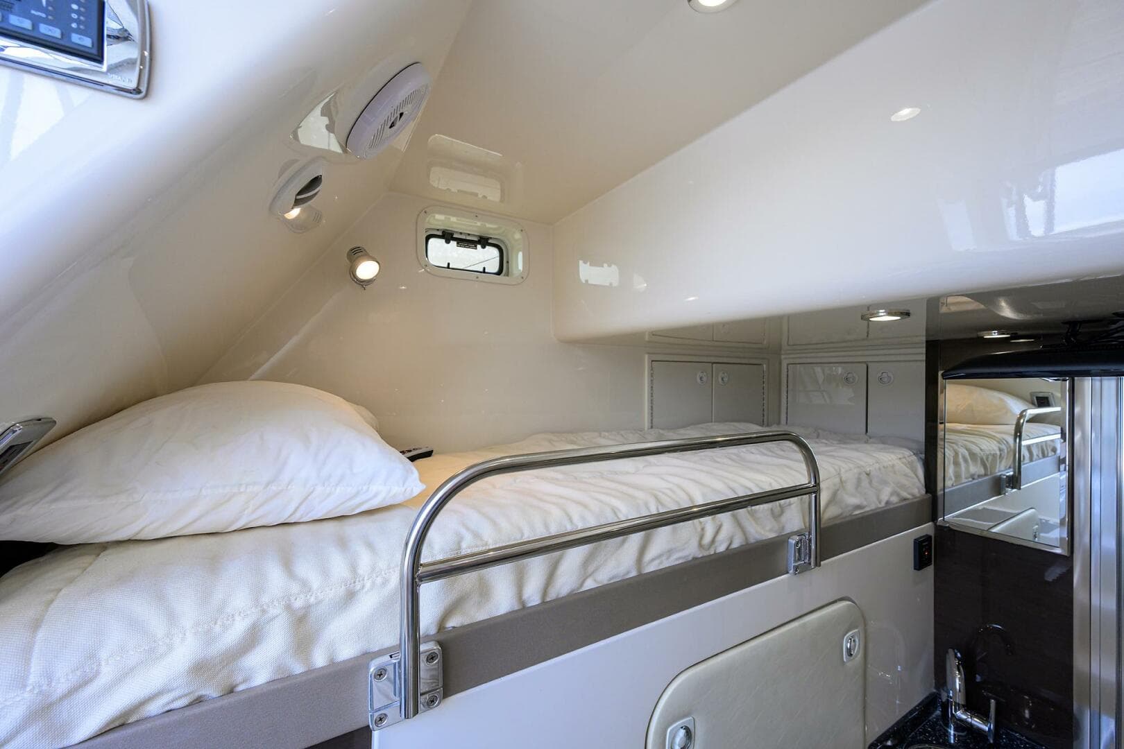 2016 Marquis 660 Sport Yacht — photo 21