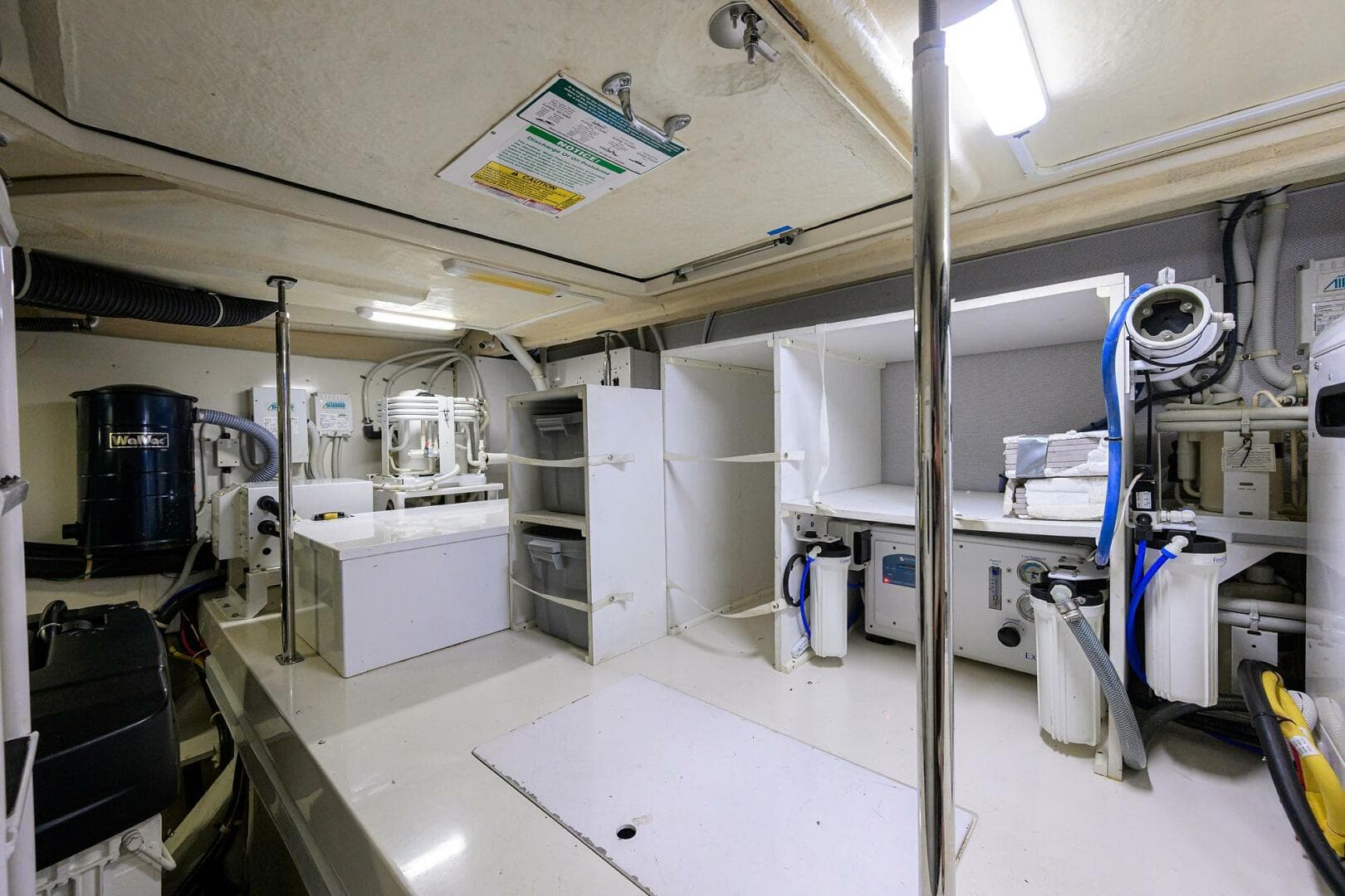 2016 Marquis 660 Sport Yacht — photo 43