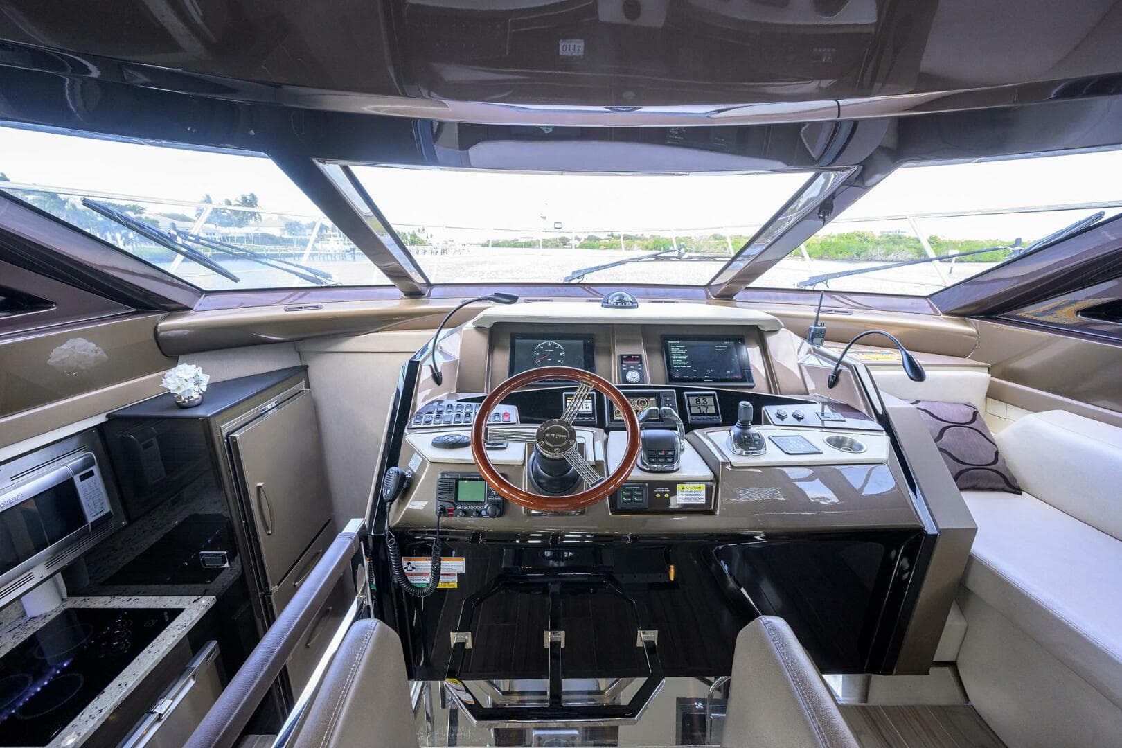 2016 Marquis 660 Sport Yacht — photo 26