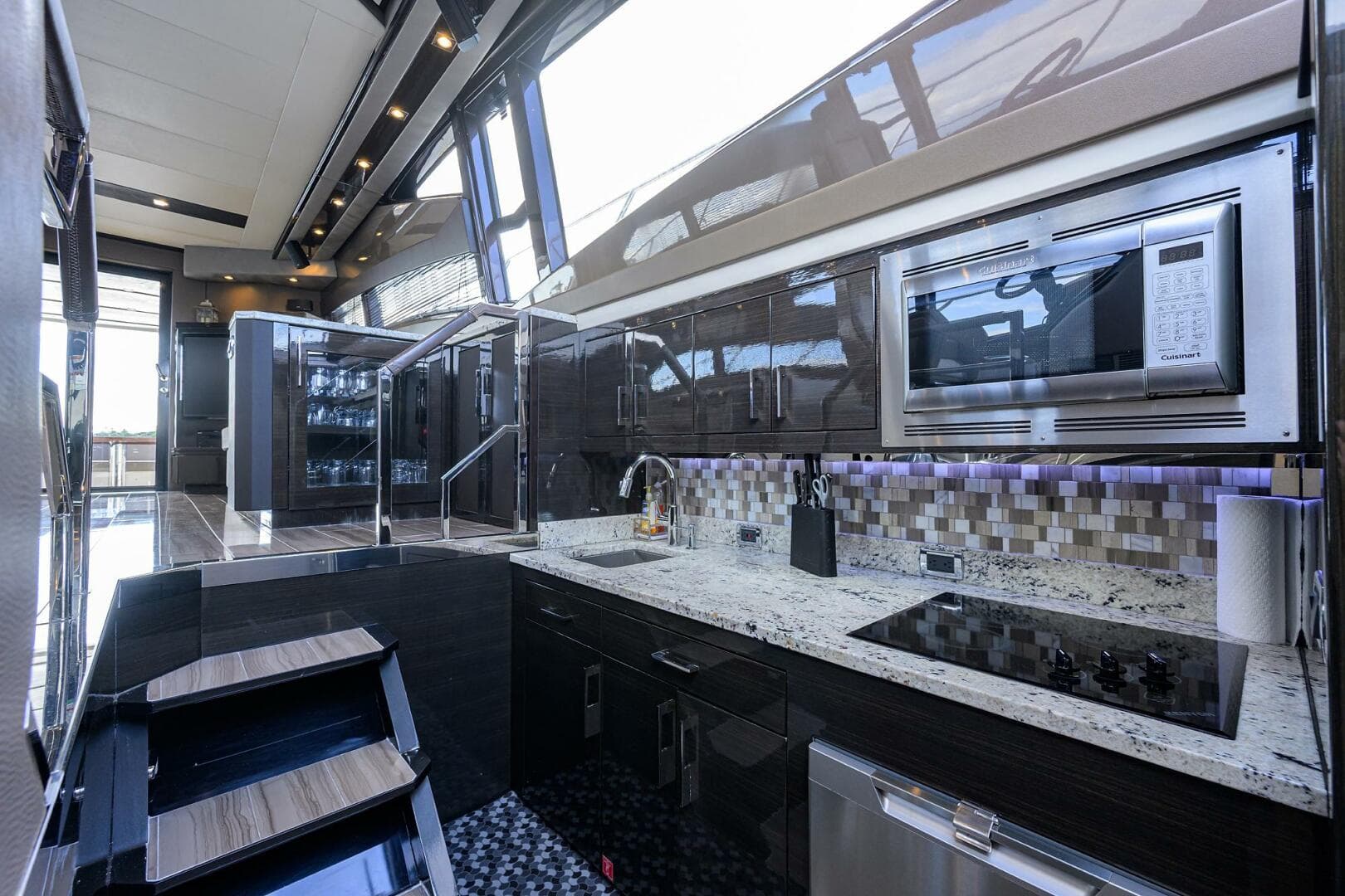 2016 Marquis 660 Sport Yacht — photo 7