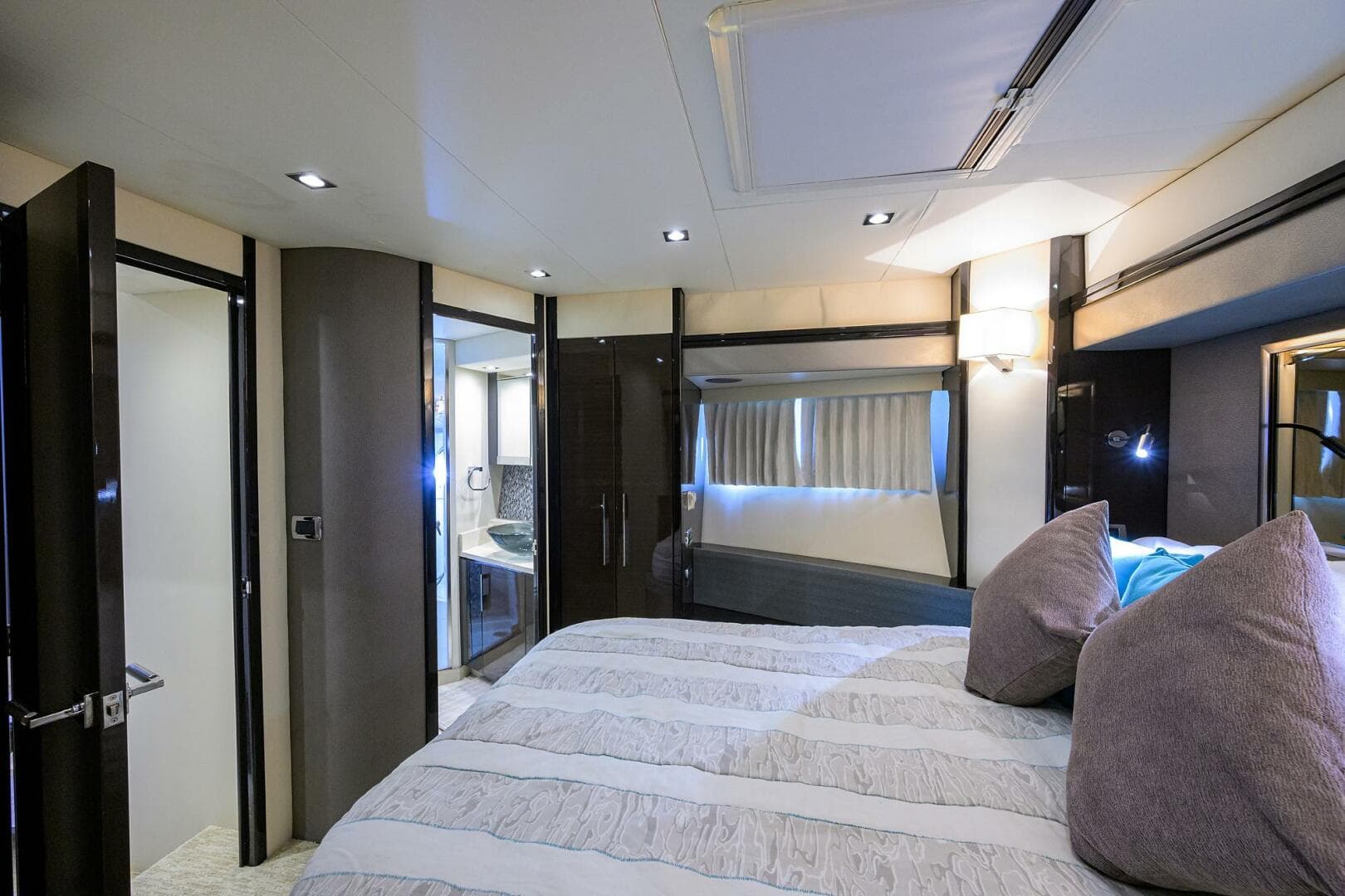 2016 Marquis 660 Sport Yacht — photo 15