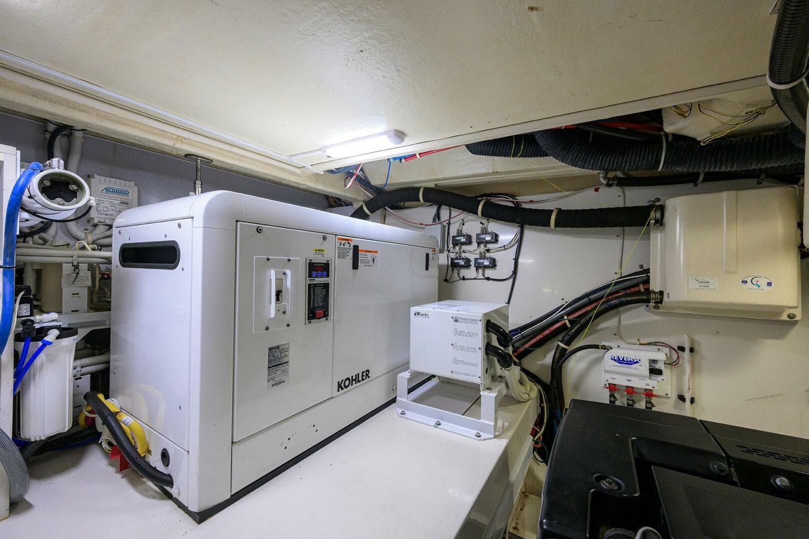 2016 Marquis 660 Sport Yacht — photo 41