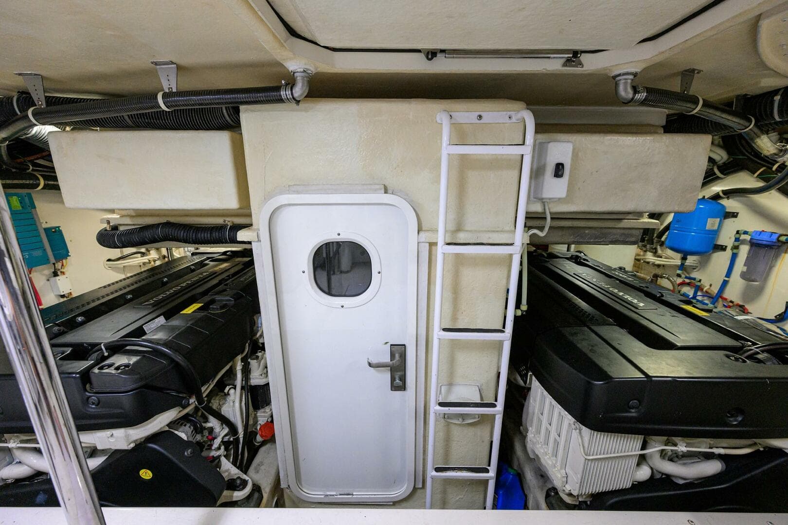 2016 Marquis 660 Sport Yacht — photo 46