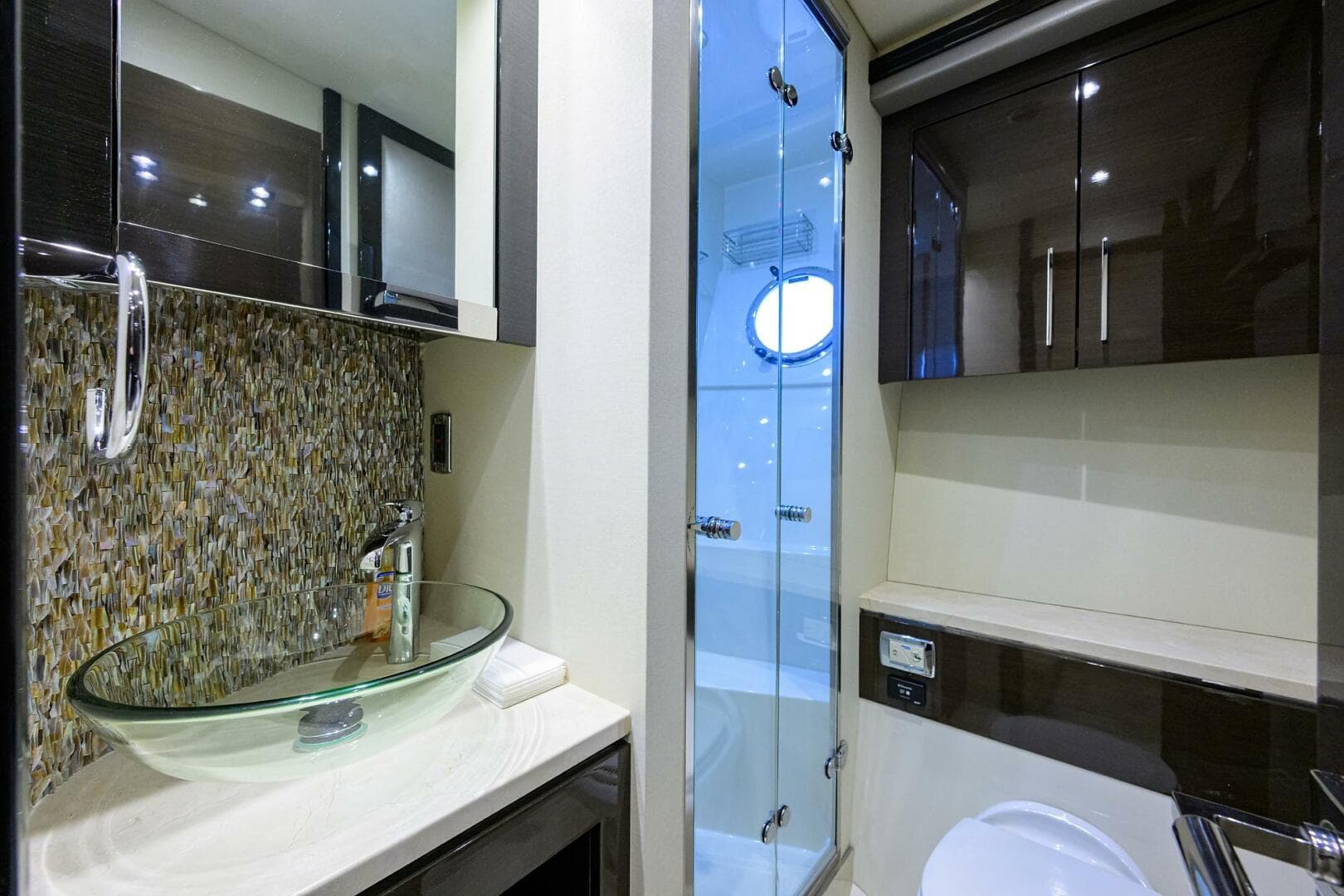 2016 Marquis 660 Sport Yacht — photo 19