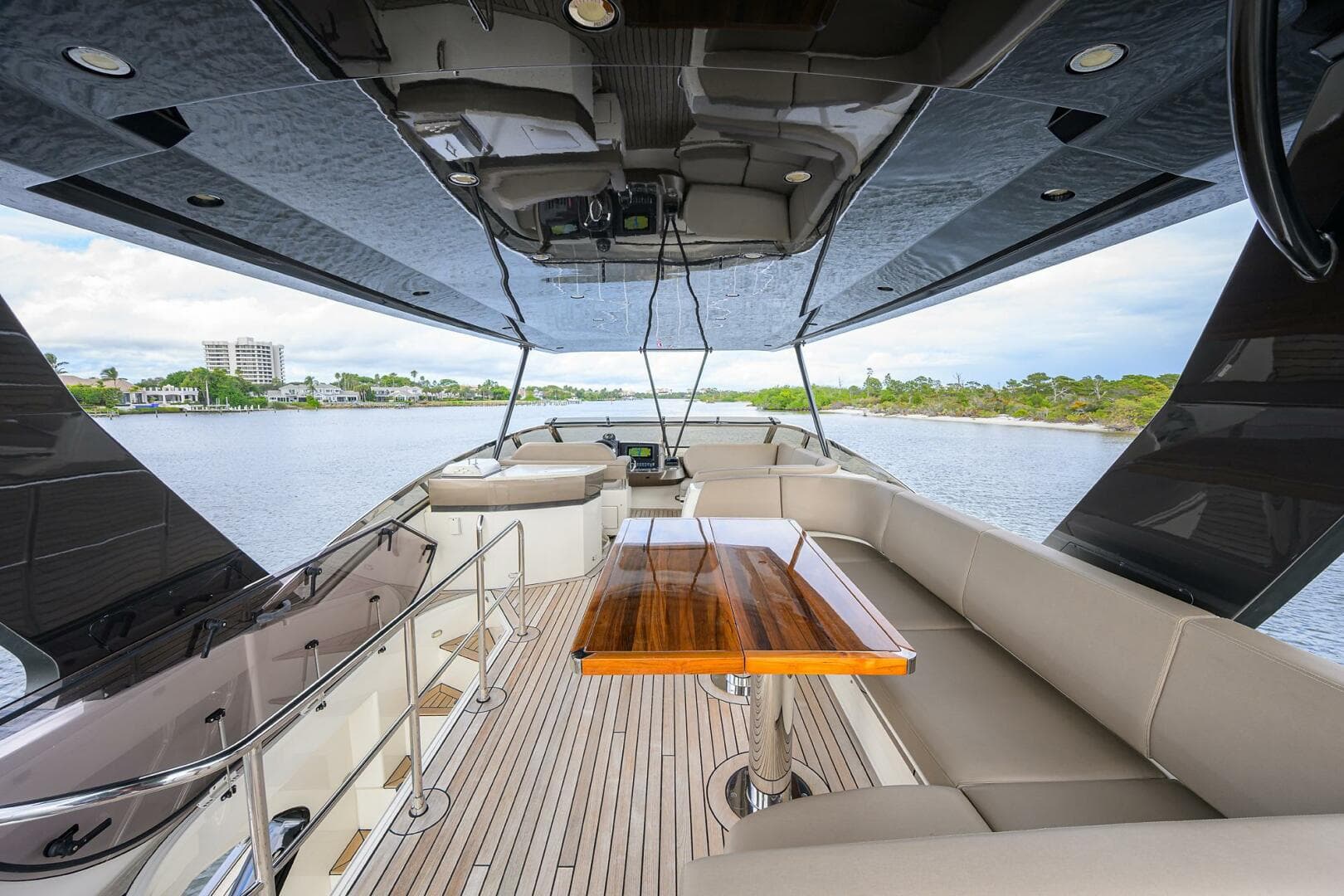 2016 Marquis 660 Sport Yacht — photo 27