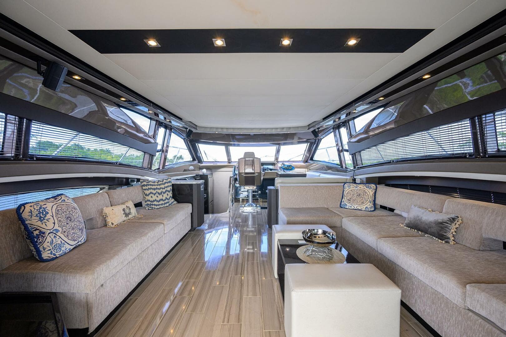 2016 Marquis 660 Sport Yacht — photo 2