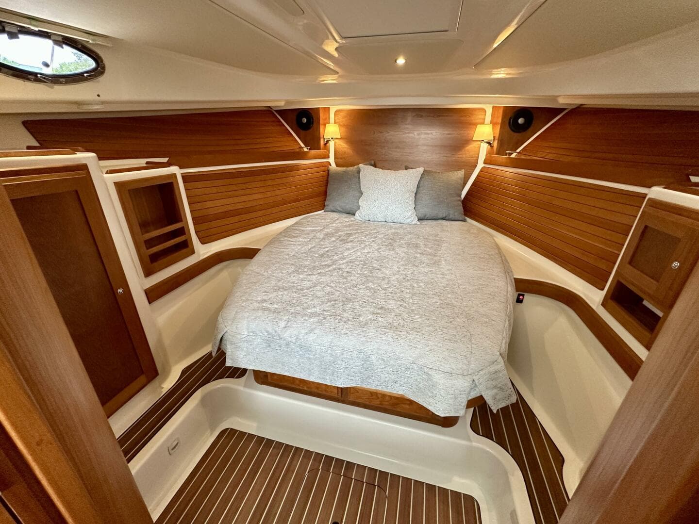 2022 Back Cove 34O — photo 31