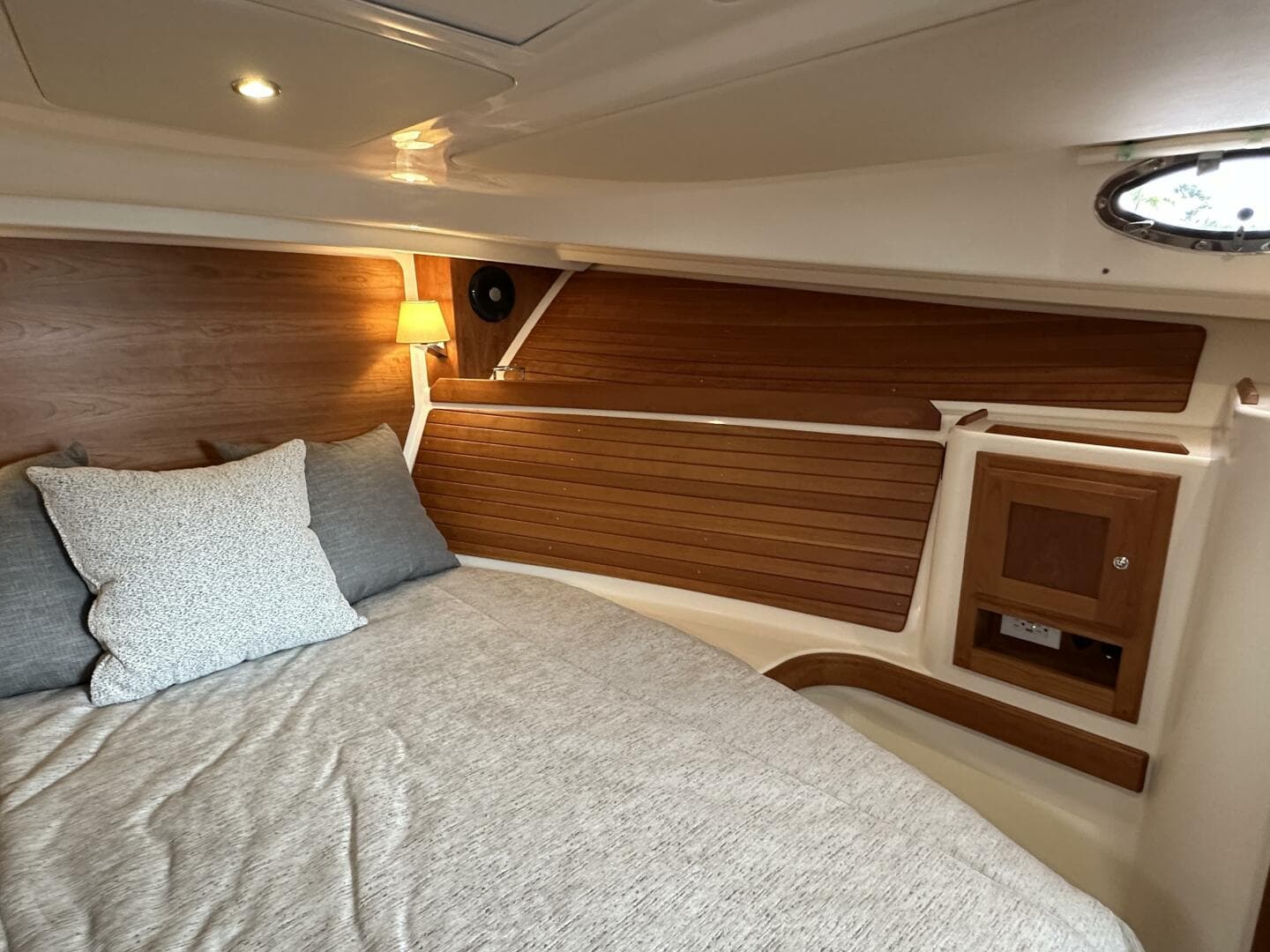 2022 Back Cove 34O — photo 33