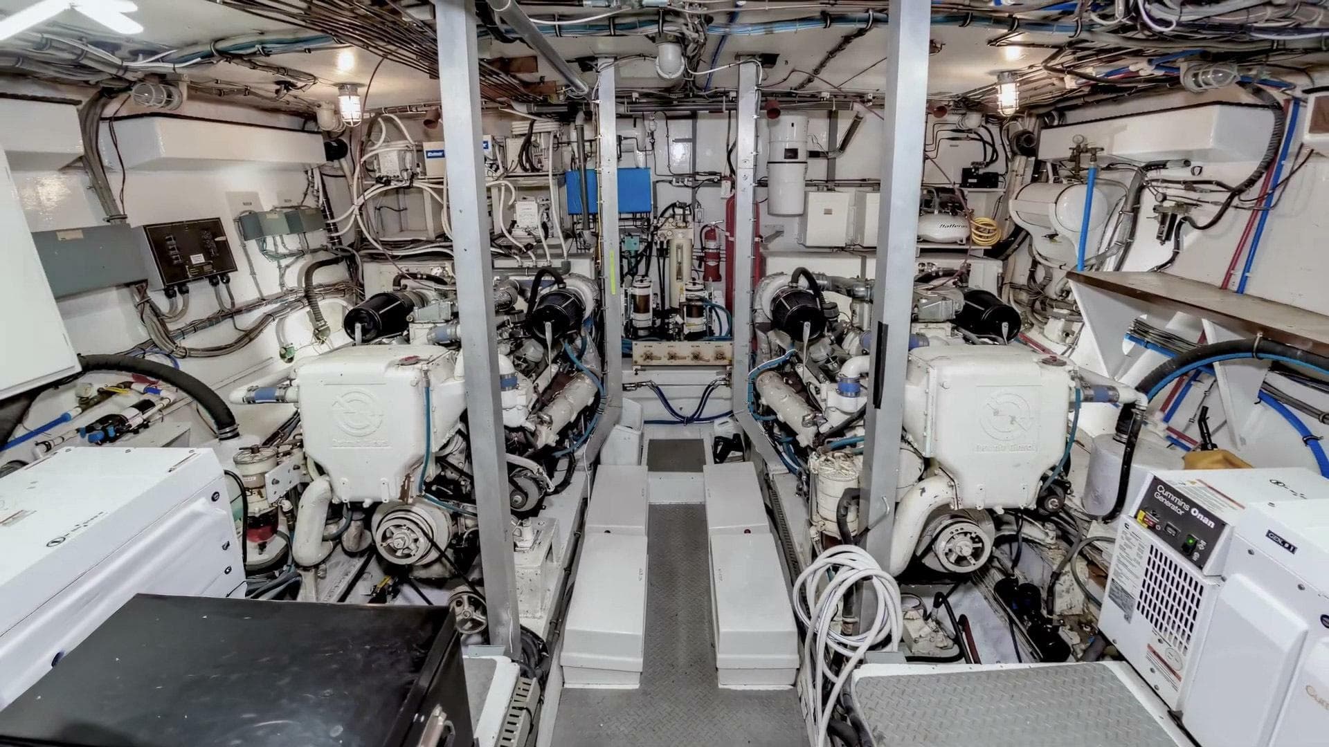 1980 Hatteras Motor Yacht — photo 25