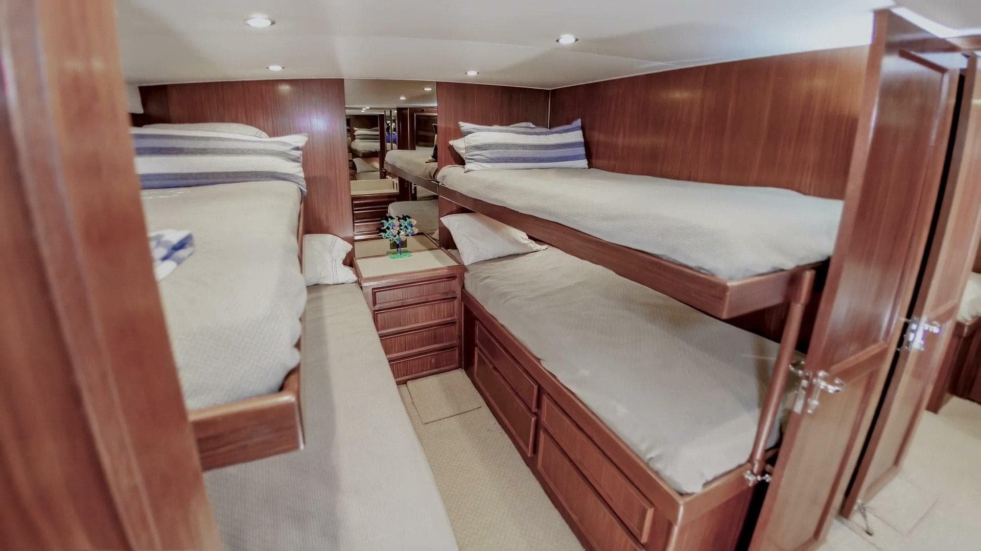 1980 Hatteras Motor Yacht — photo 21