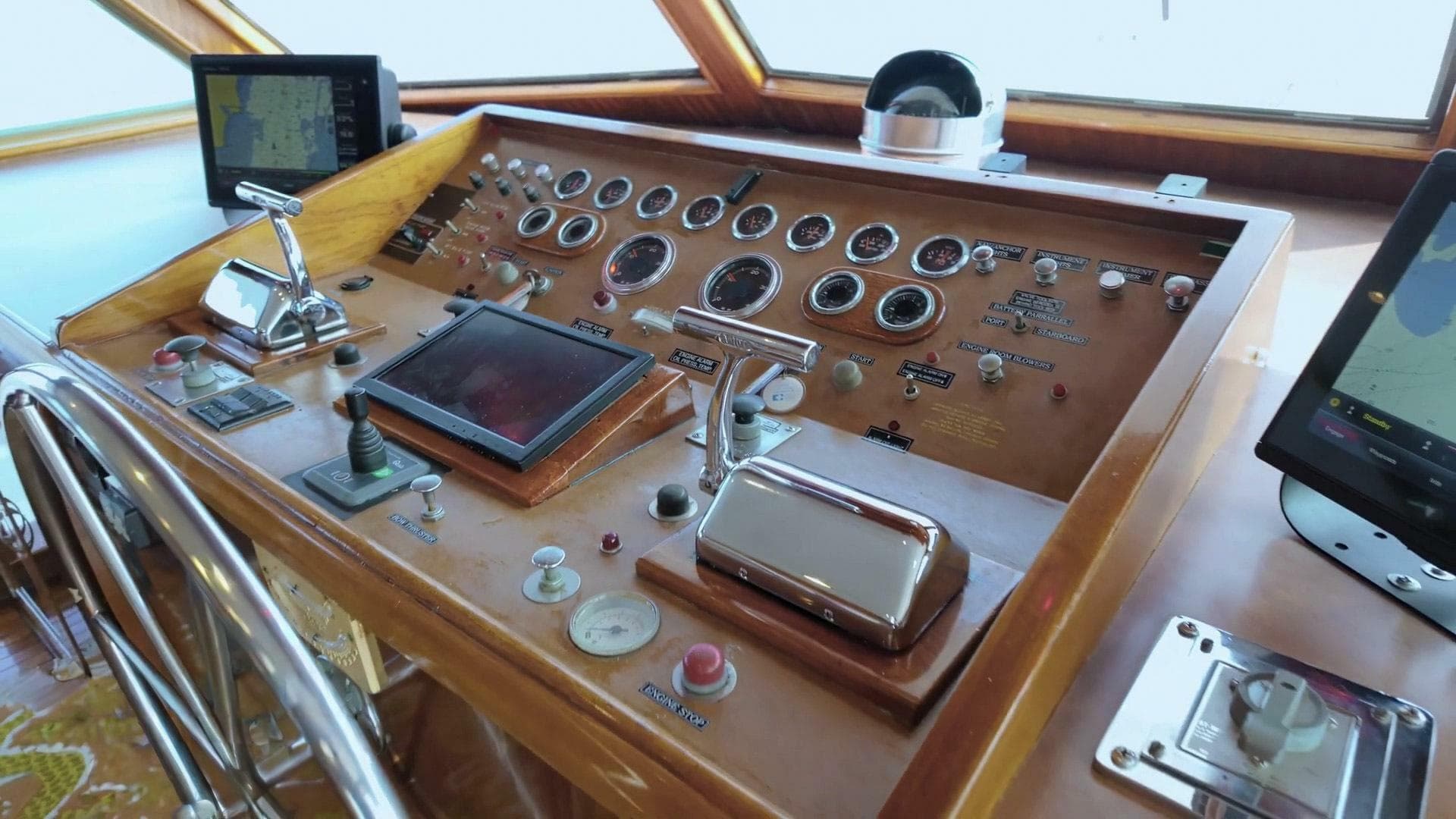 1980 Hatteras Motor Yacht — photo 5