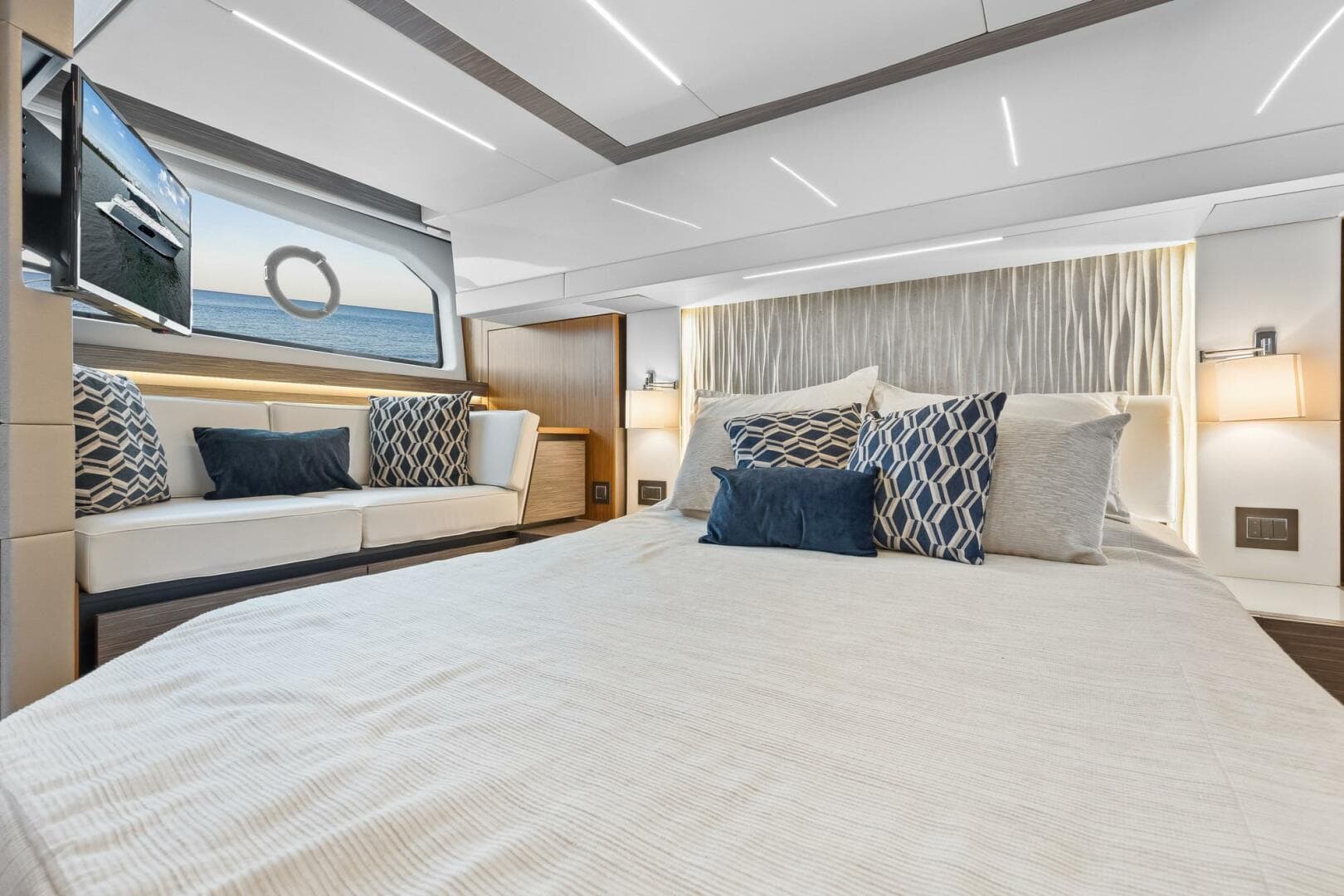 2019 Tiara Yachts C49 Coupe — photo 18