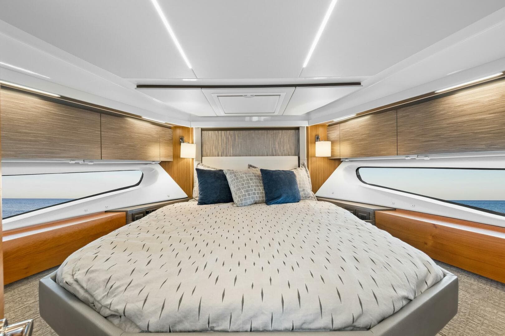 2019 Tiara Yachts C49 Coupe — photo 5