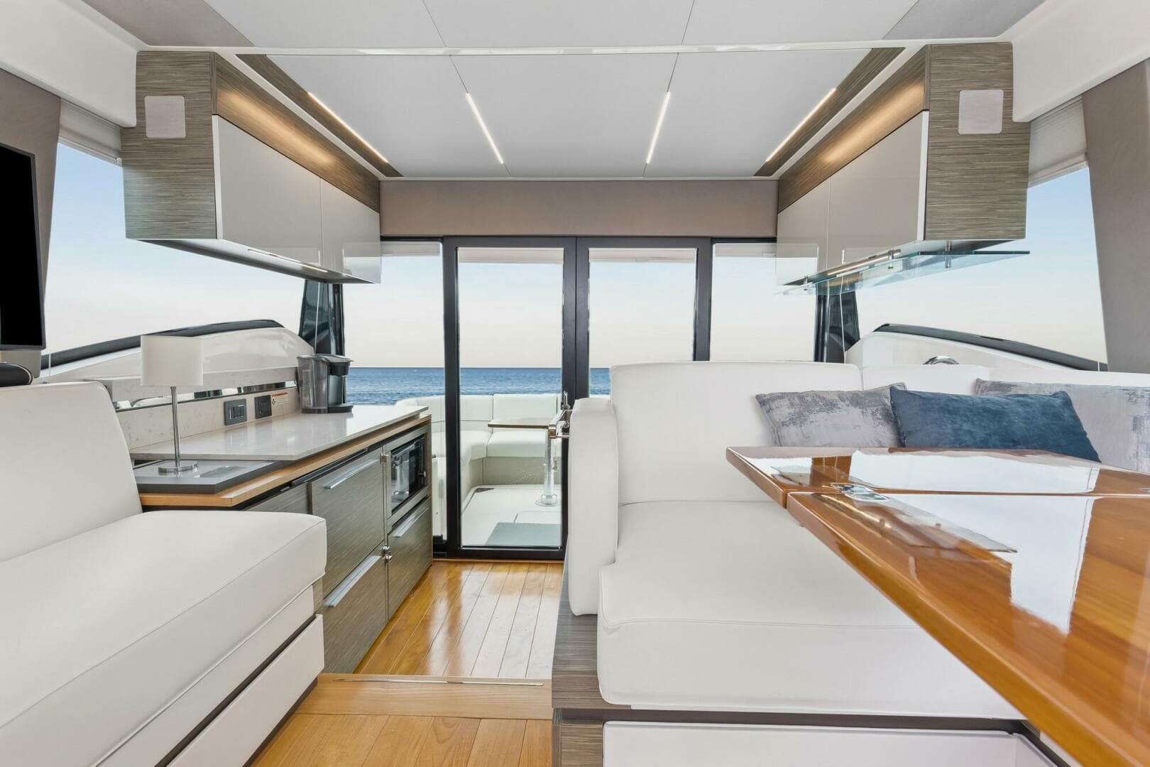 2019 Tiara Yachts C49 Coupe — photo 7