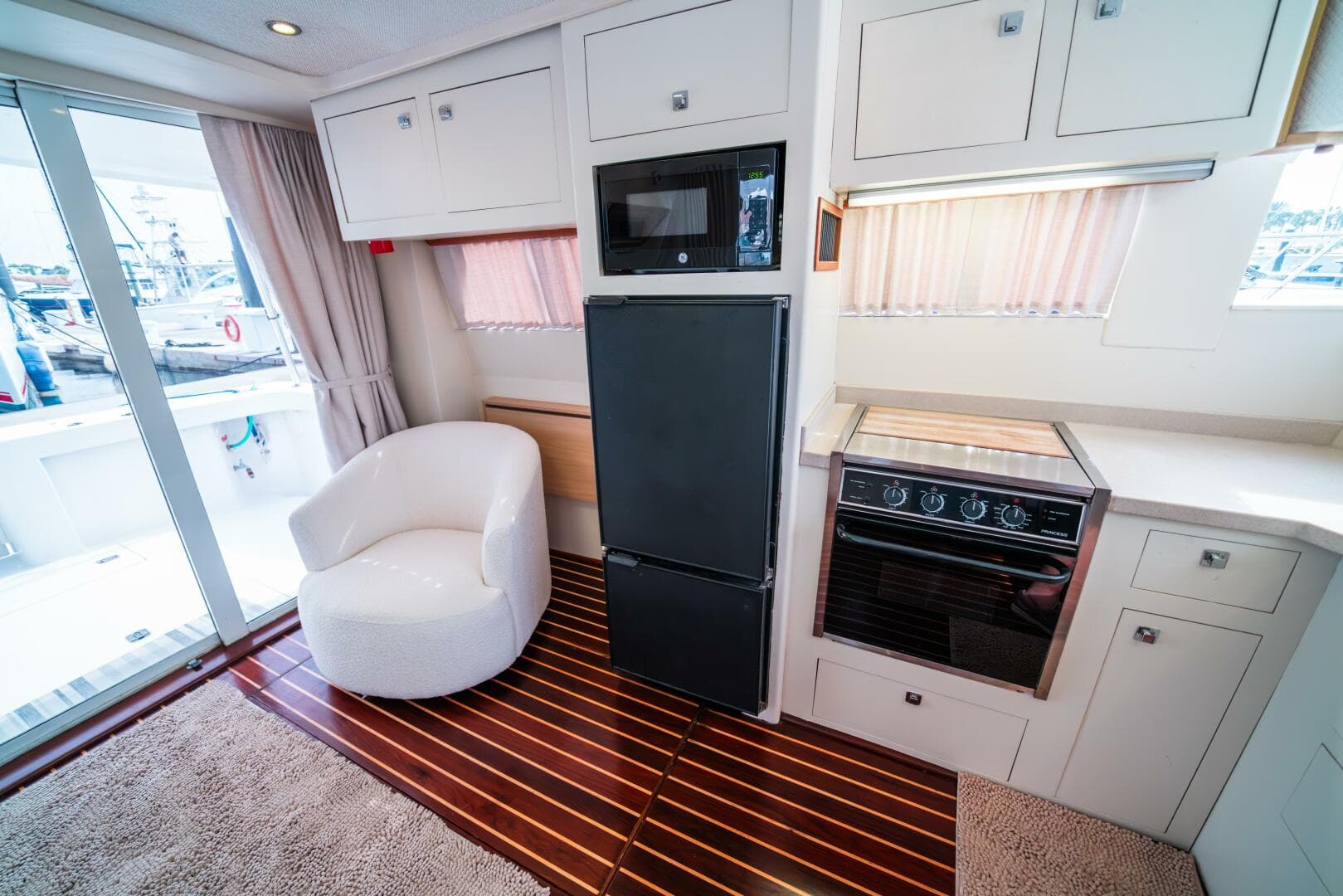 2003 Mainship 390 Trawler — photo 12