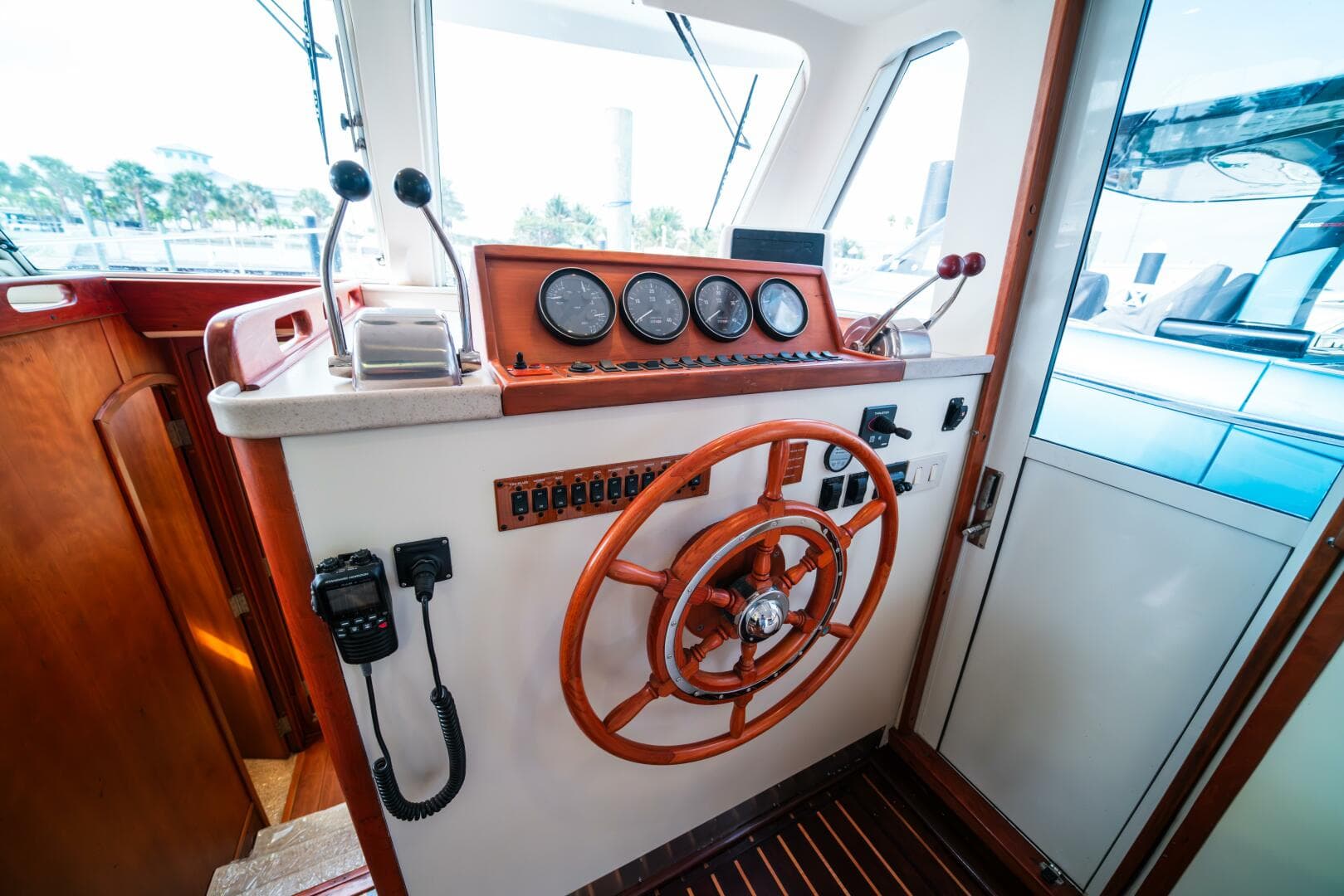 2003 Mainship 390 Trawler — photo 14